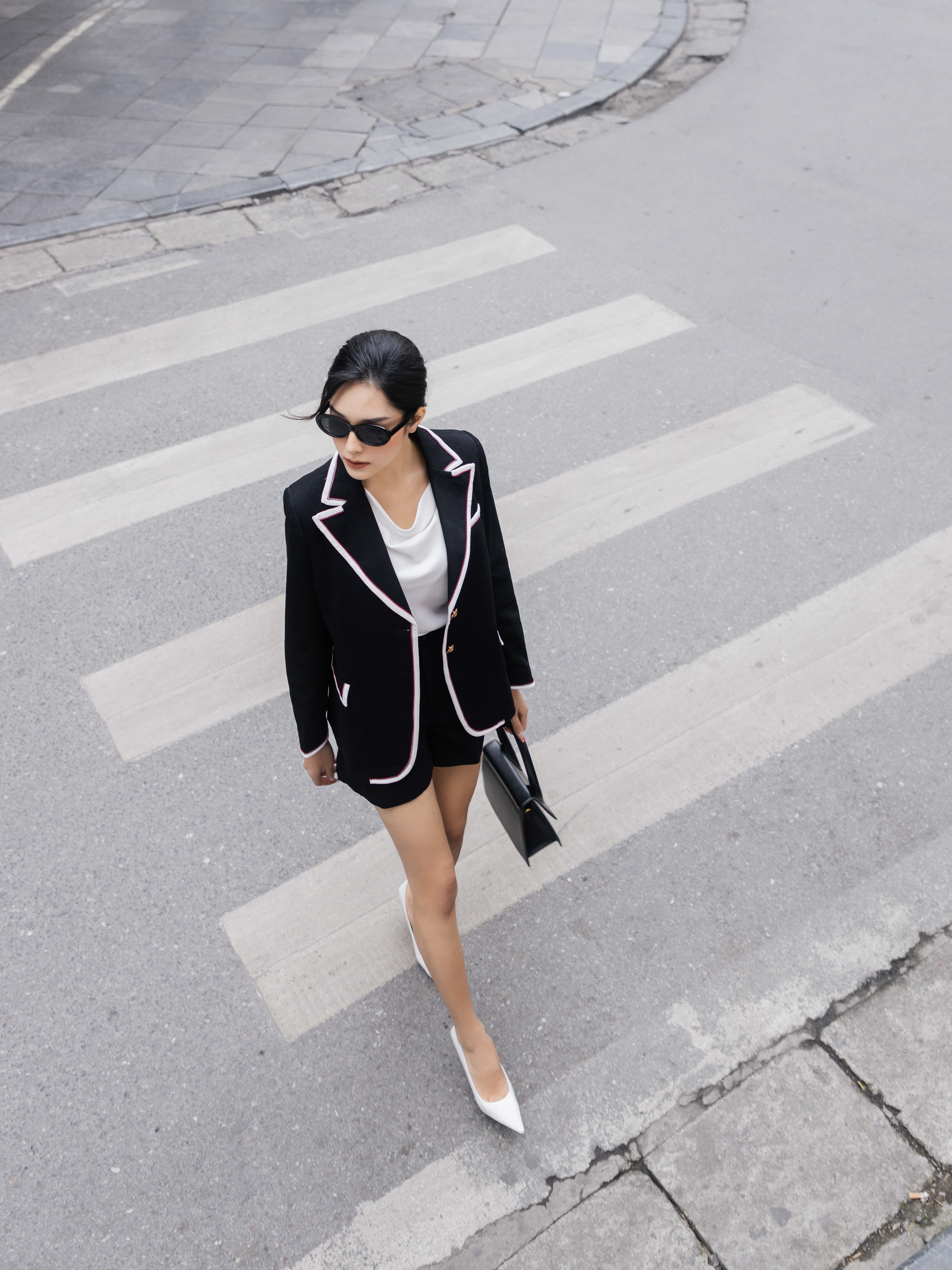 AV cổ 2 ve dáng ôm viền cổ trang trí