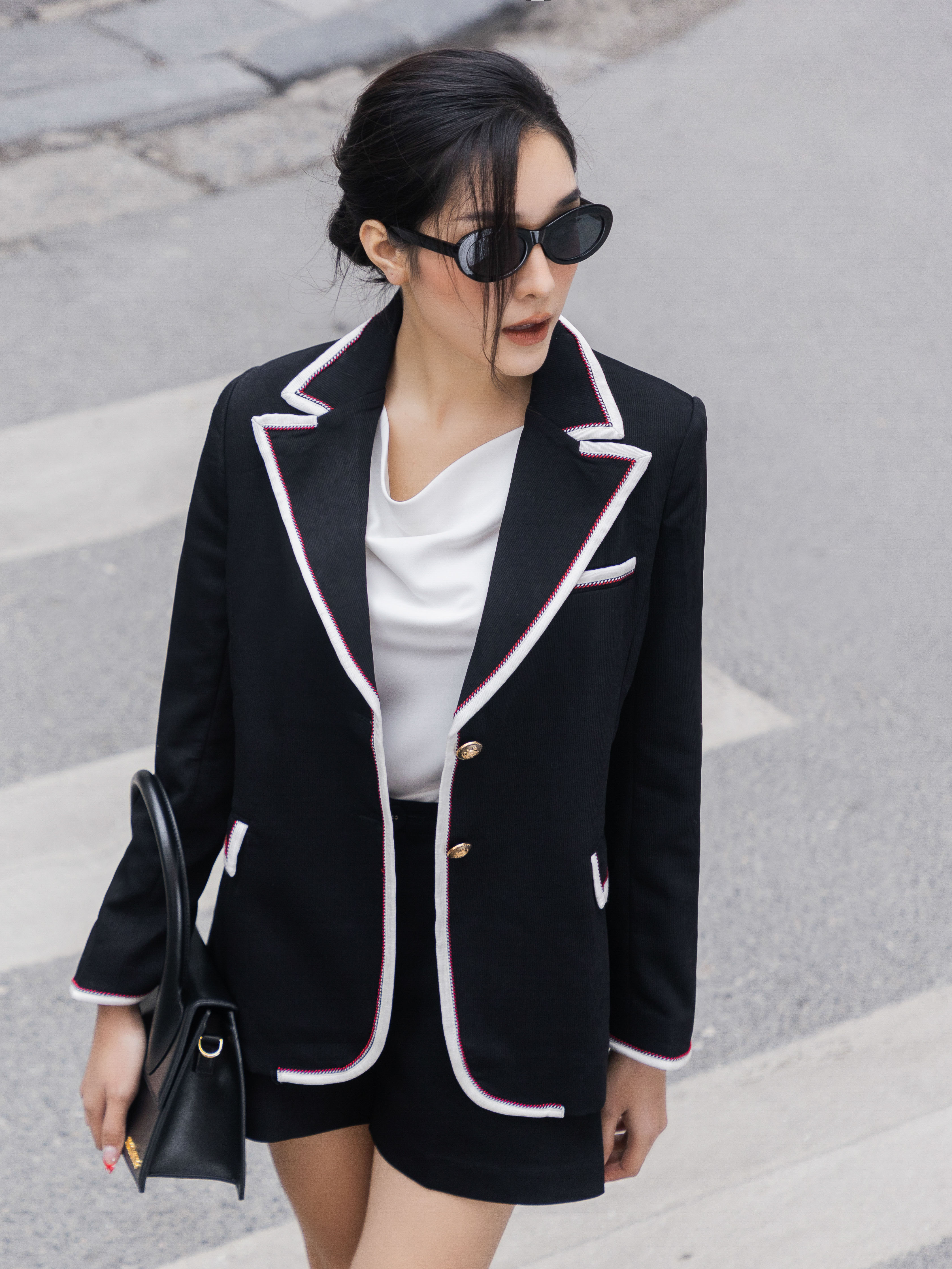 AV cổ 2 ve dáng ôm viền cổ trang trí