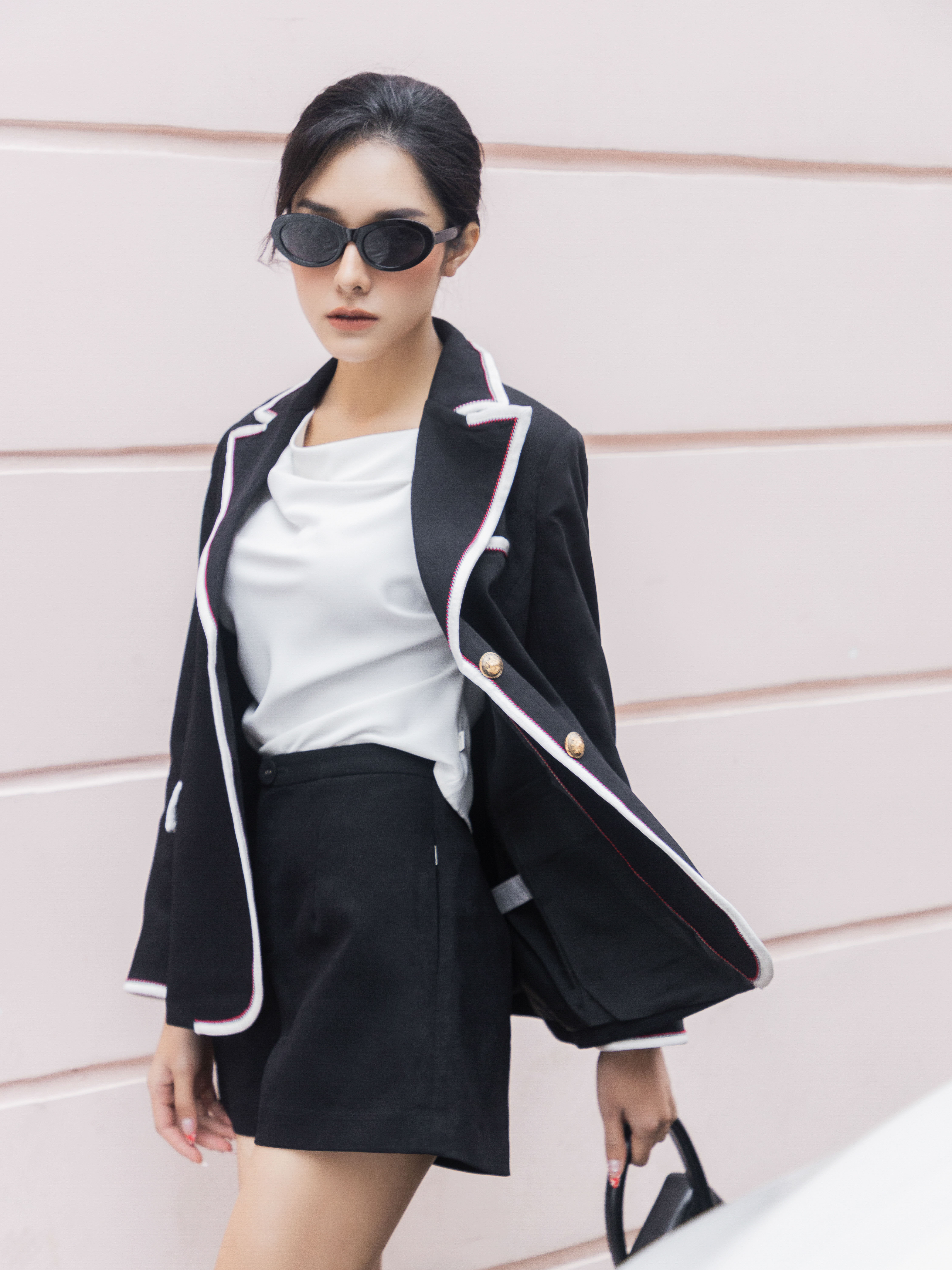 AV cổ 2 ve dáng ôm viền cổ trang trí