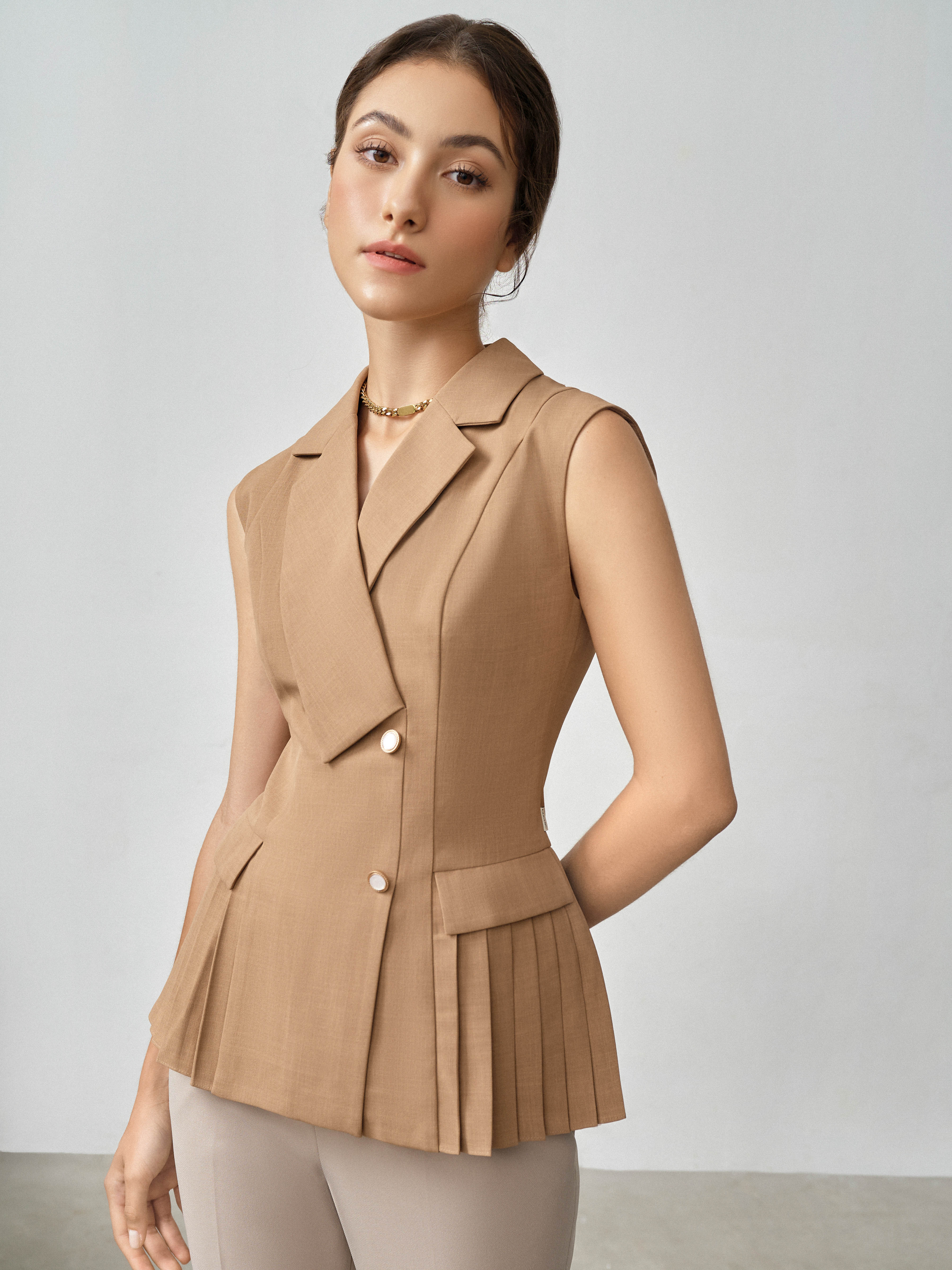 Áo gile cổ bẻ dập ly 2 bên sườn