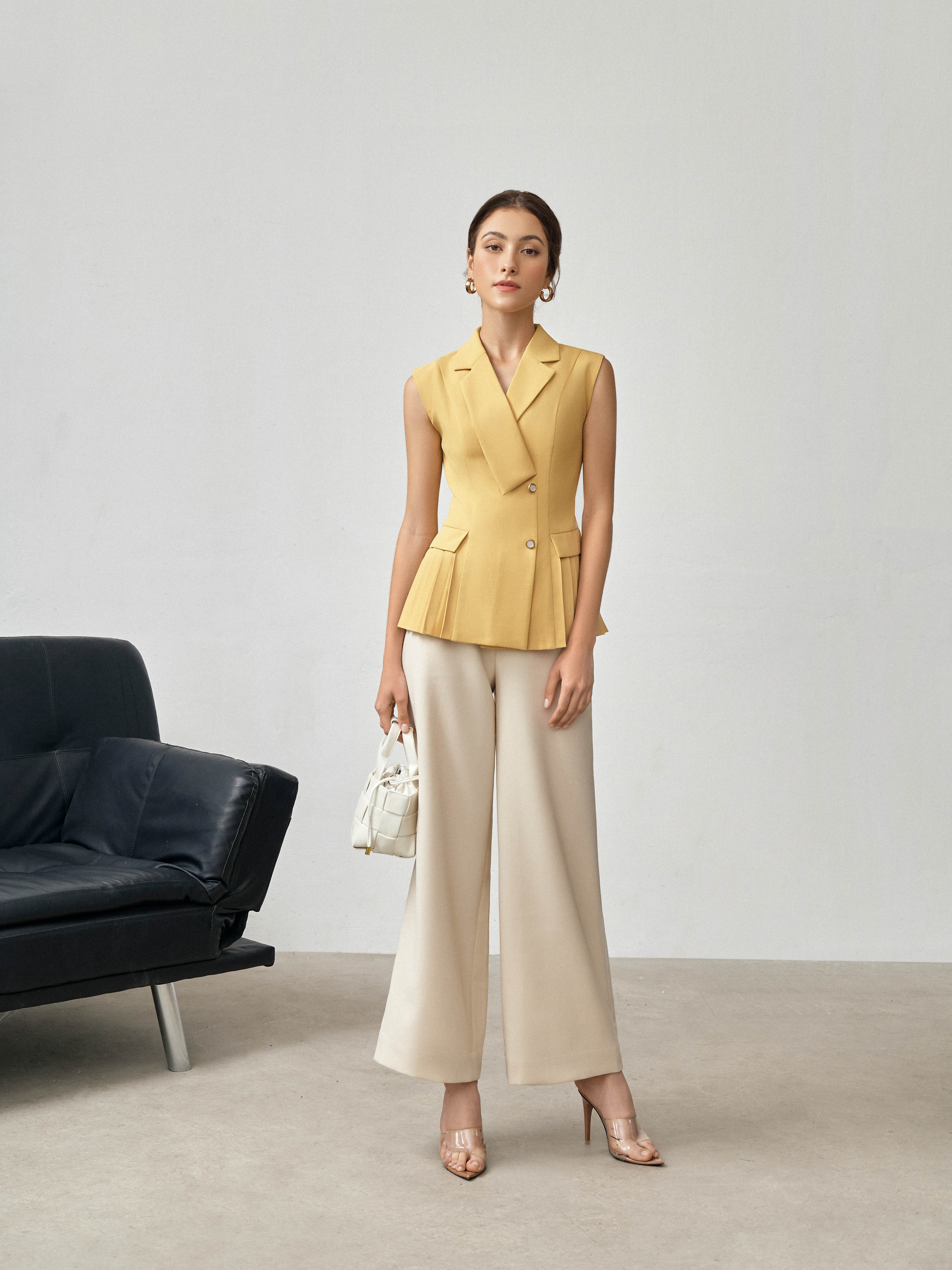 Áo gile cổ bẻ dập ly 2 bên sườn