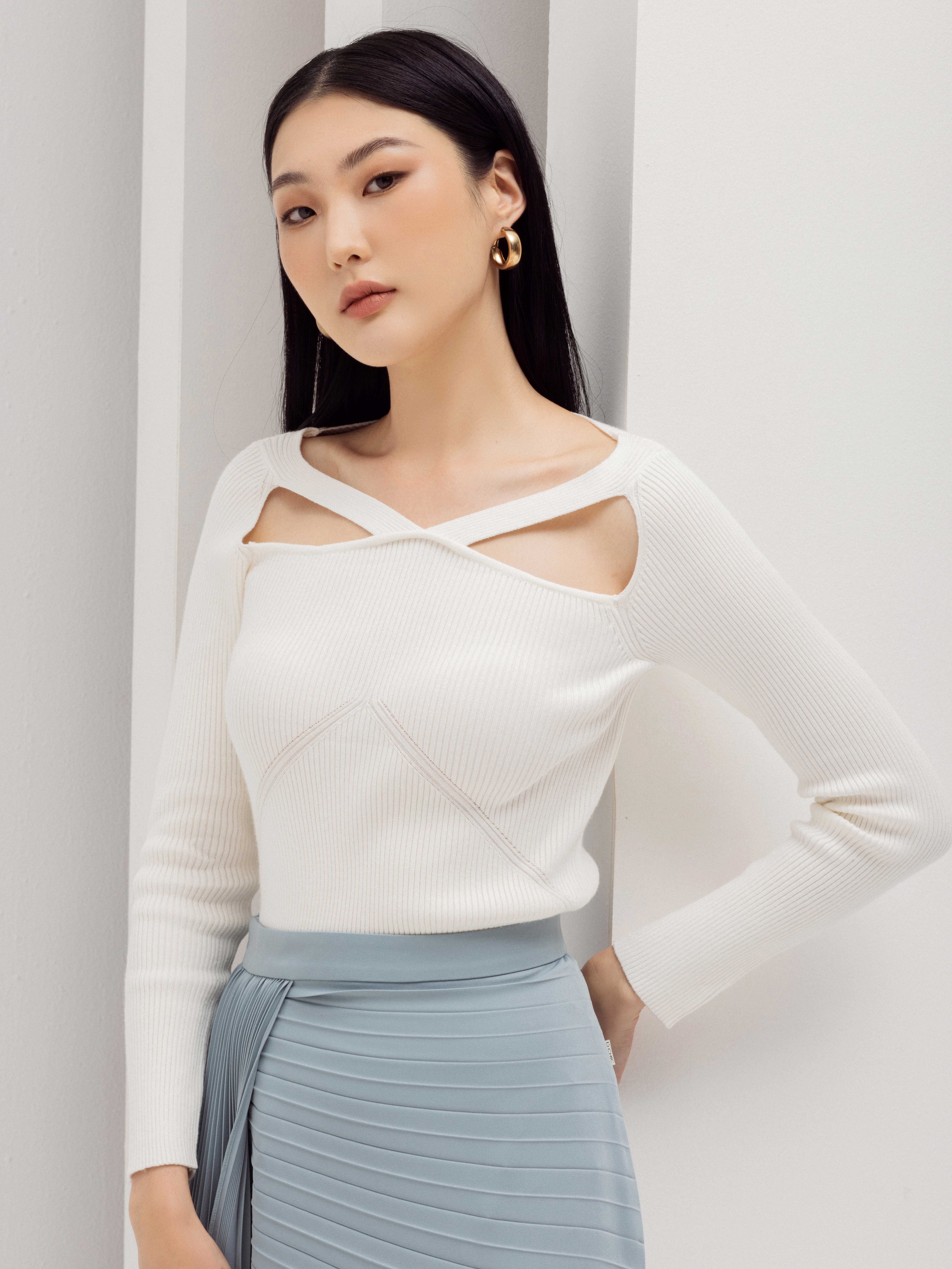 Áo len cổ vuông đáp chéo 2 bên