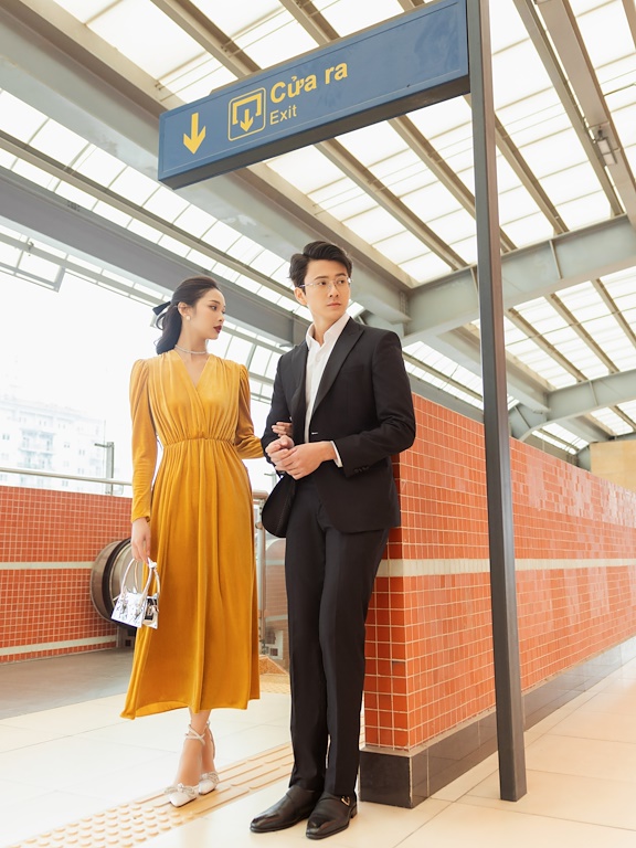 Váy nhung tay bồng dáng xòe