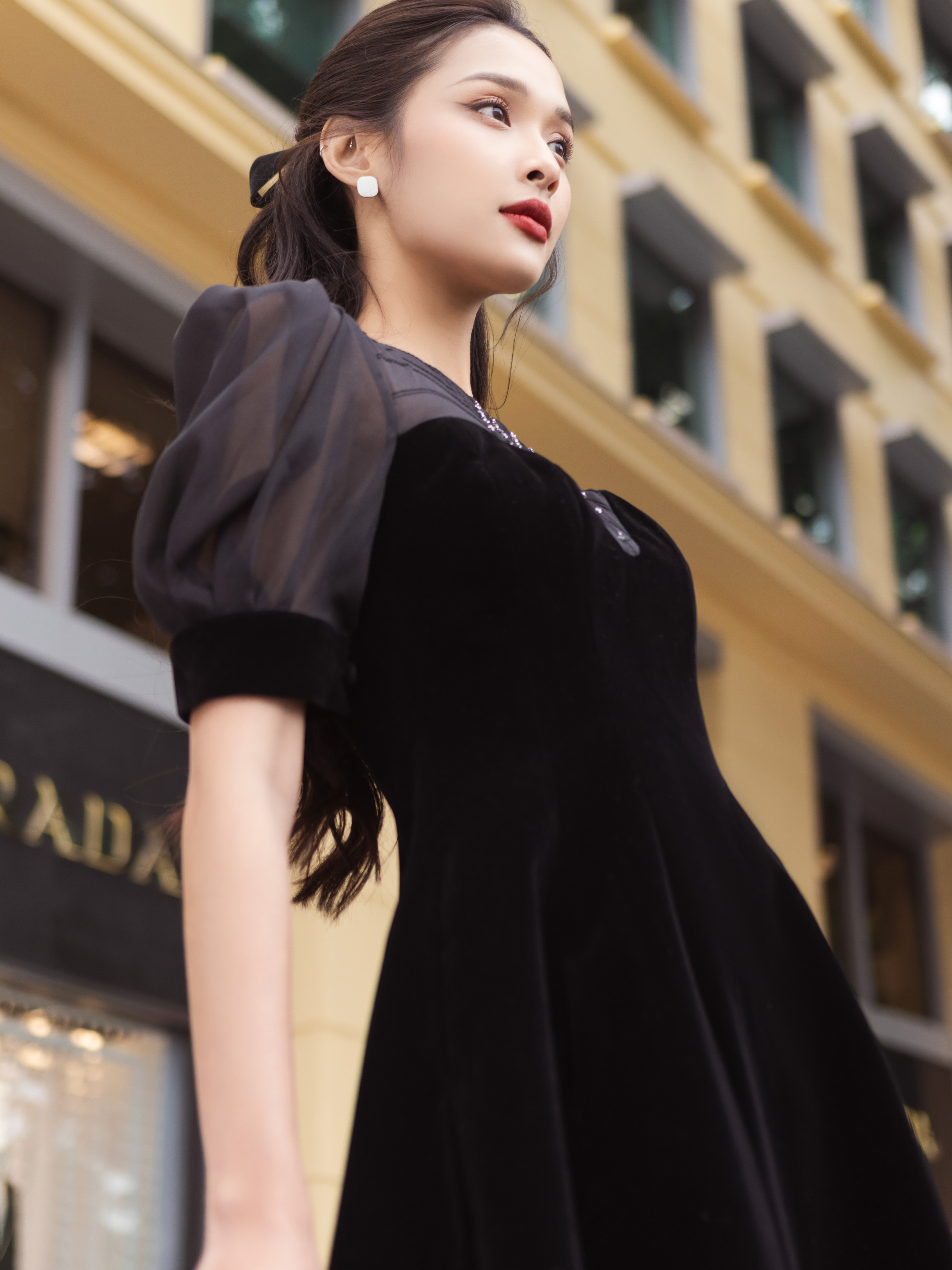 Váy nhung đen suông dáng chữ A phối bèo đính trai | Váy Đầm
