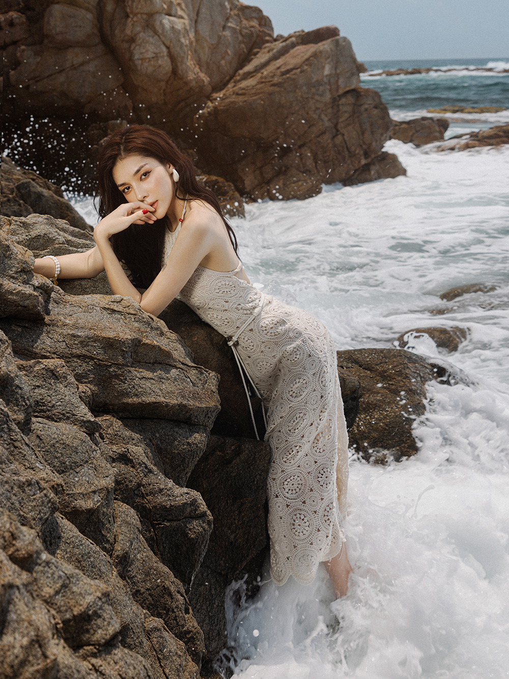 Váy ren cổ yếm dáng suông