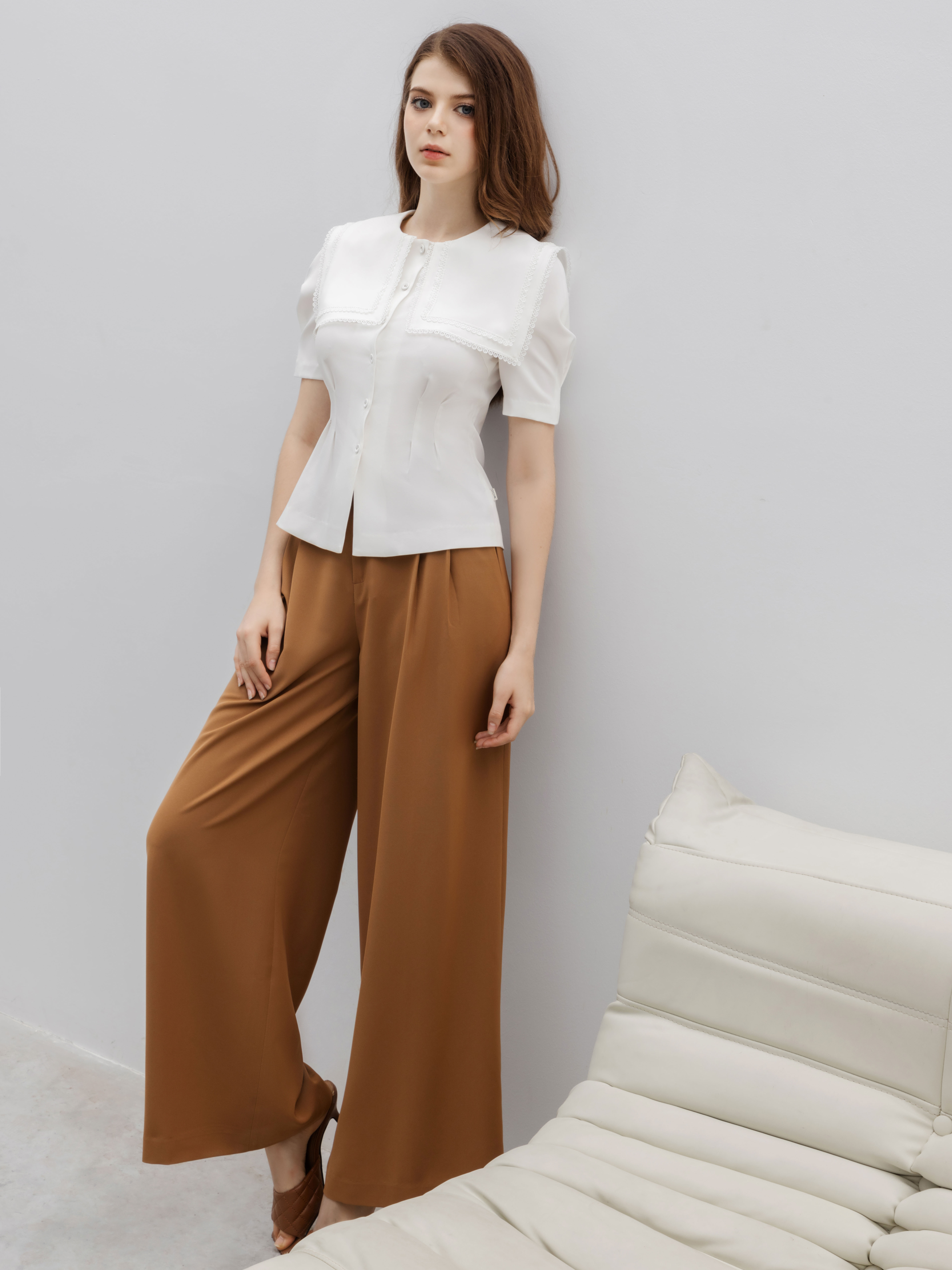 Áo cổ tròn lá cổ vuông trần ren