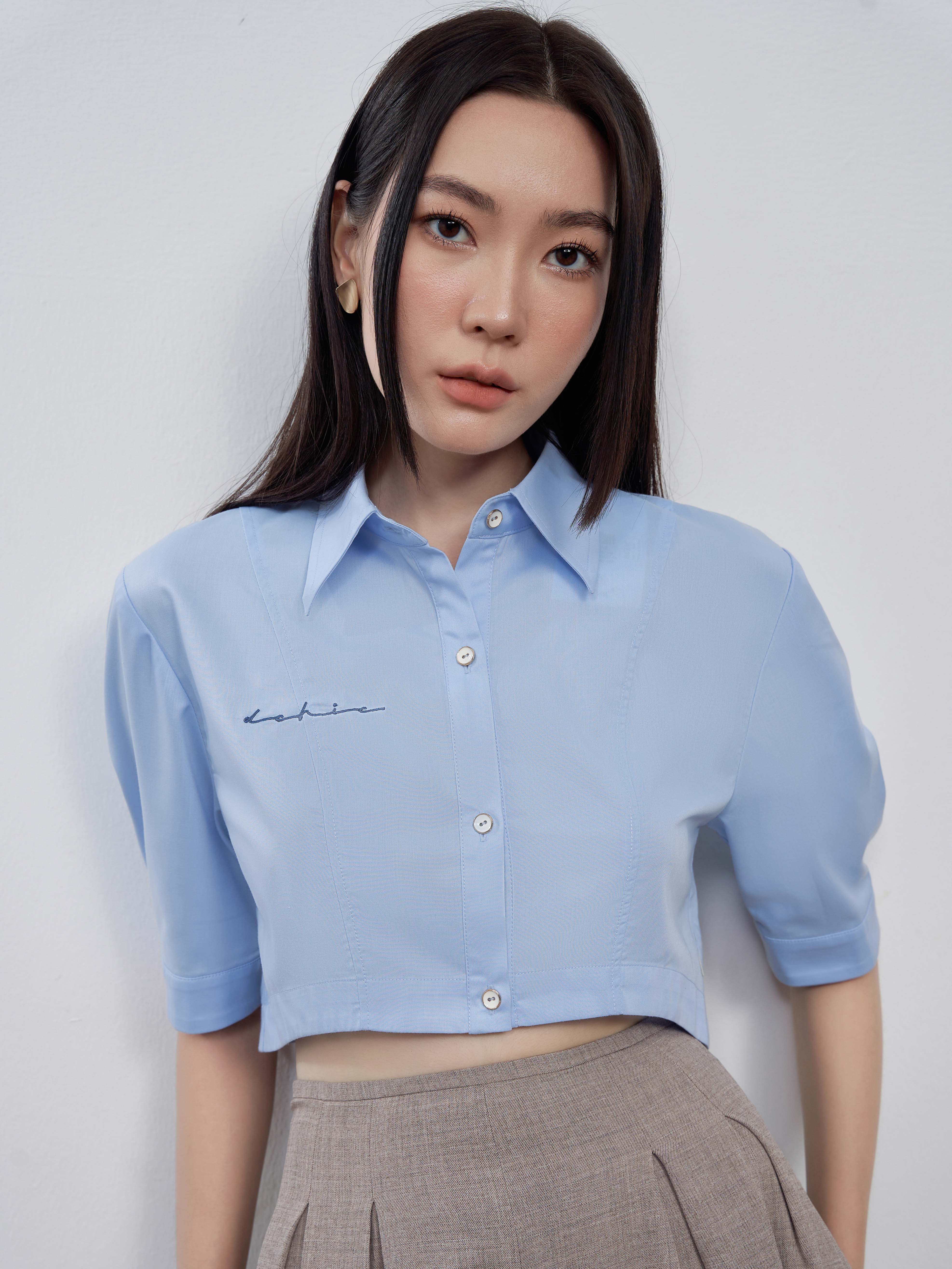Áo sơ mi croptop thêu chữ