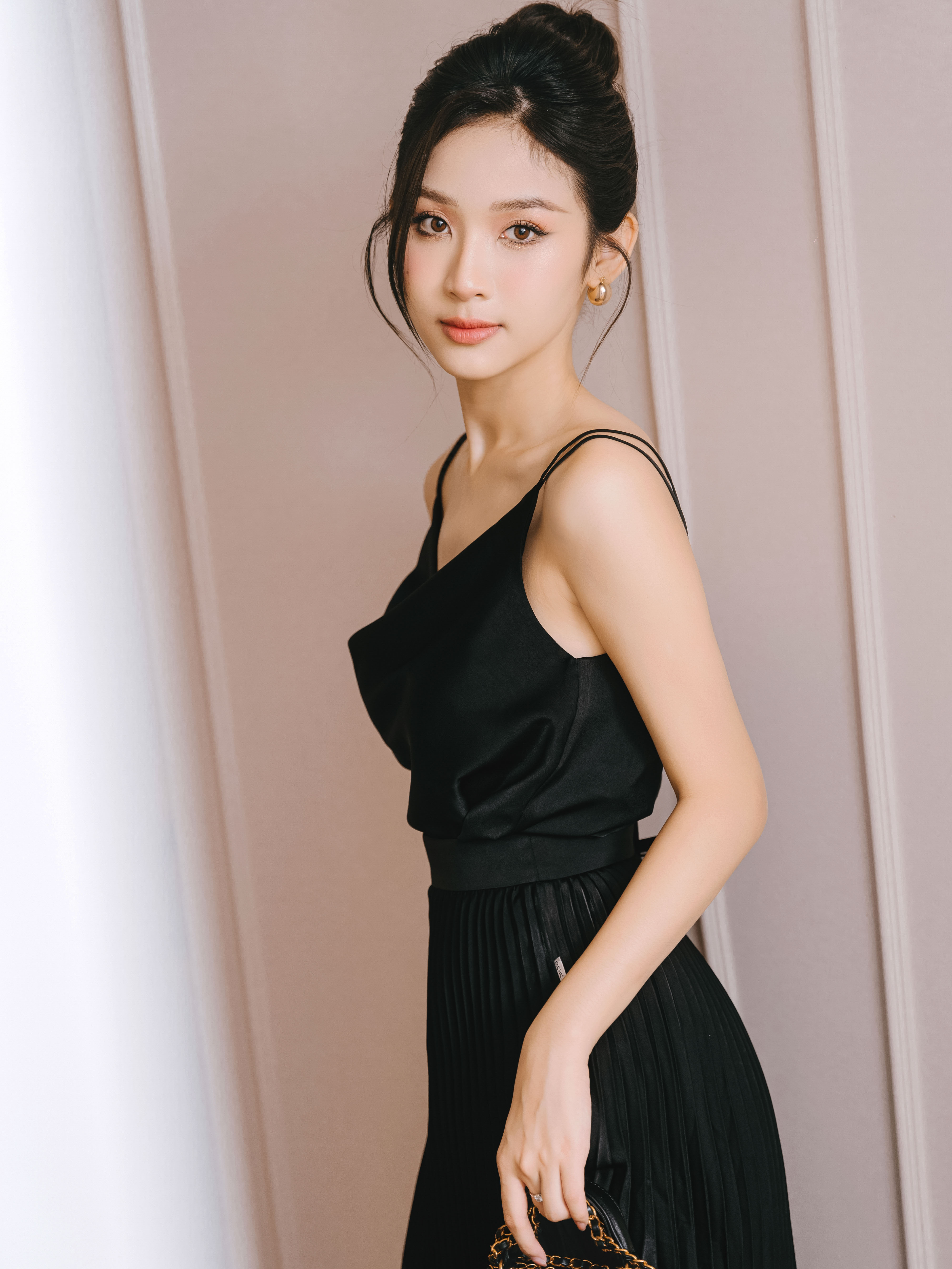 Áo 2 dây cổ đổ