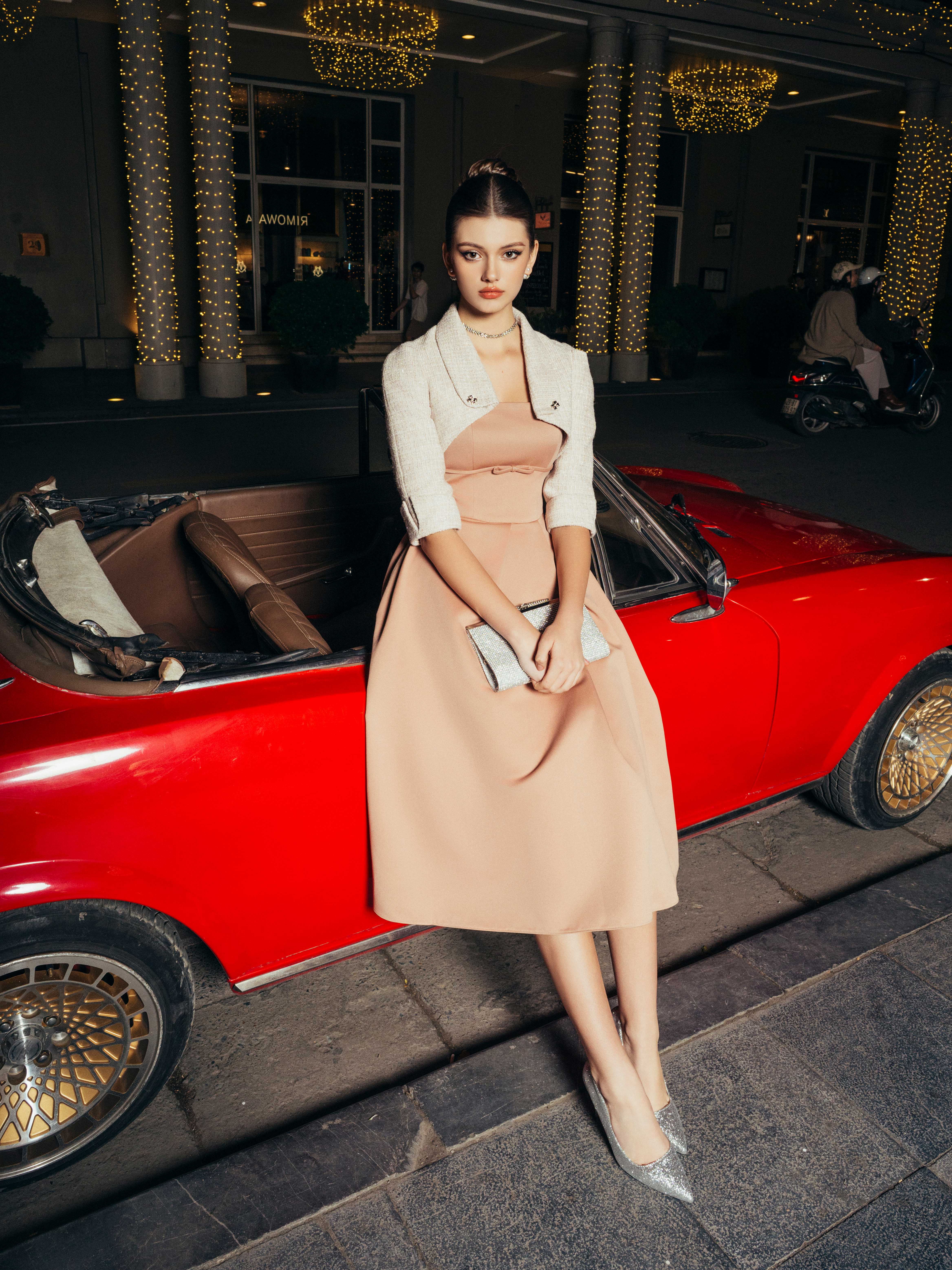 Váy xòe phối áo khoác croptop