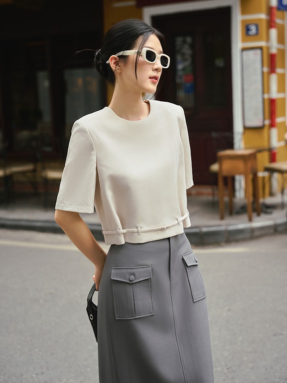 Áo ngắn tay cổ tròn kèm đai gấu