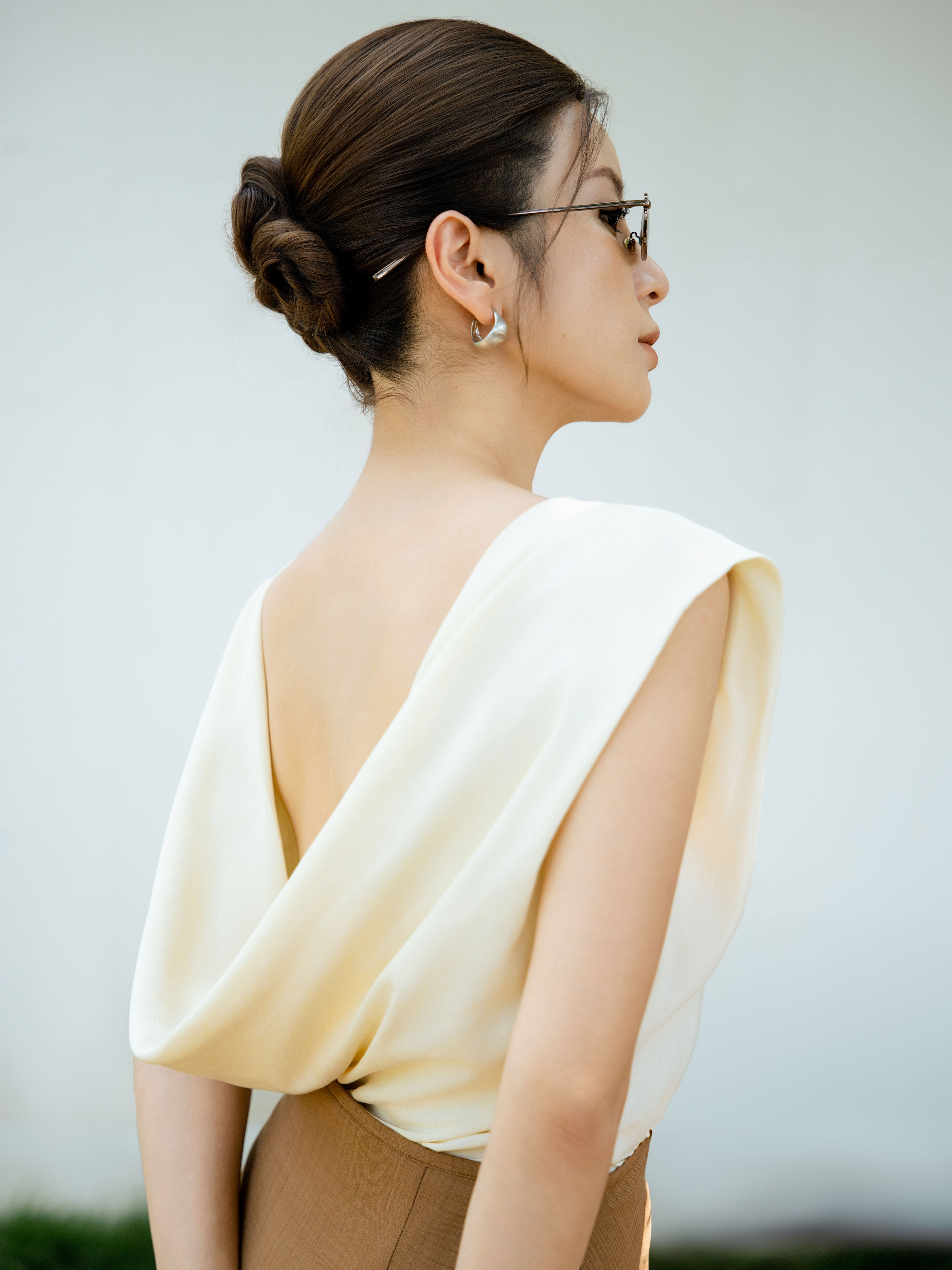 Áo cánh dơi cổ đổ sau
