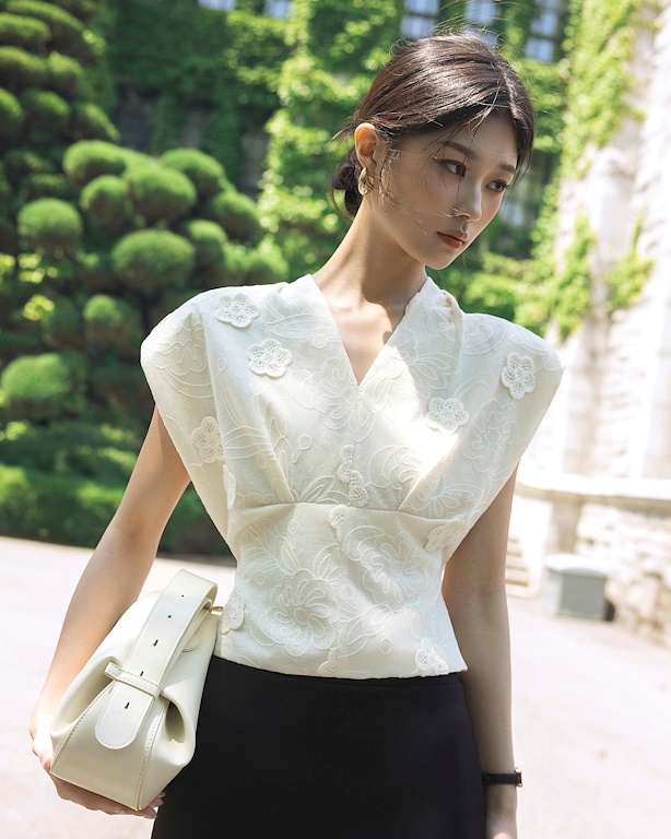 Áo tay chờm xếp ly chân ngực