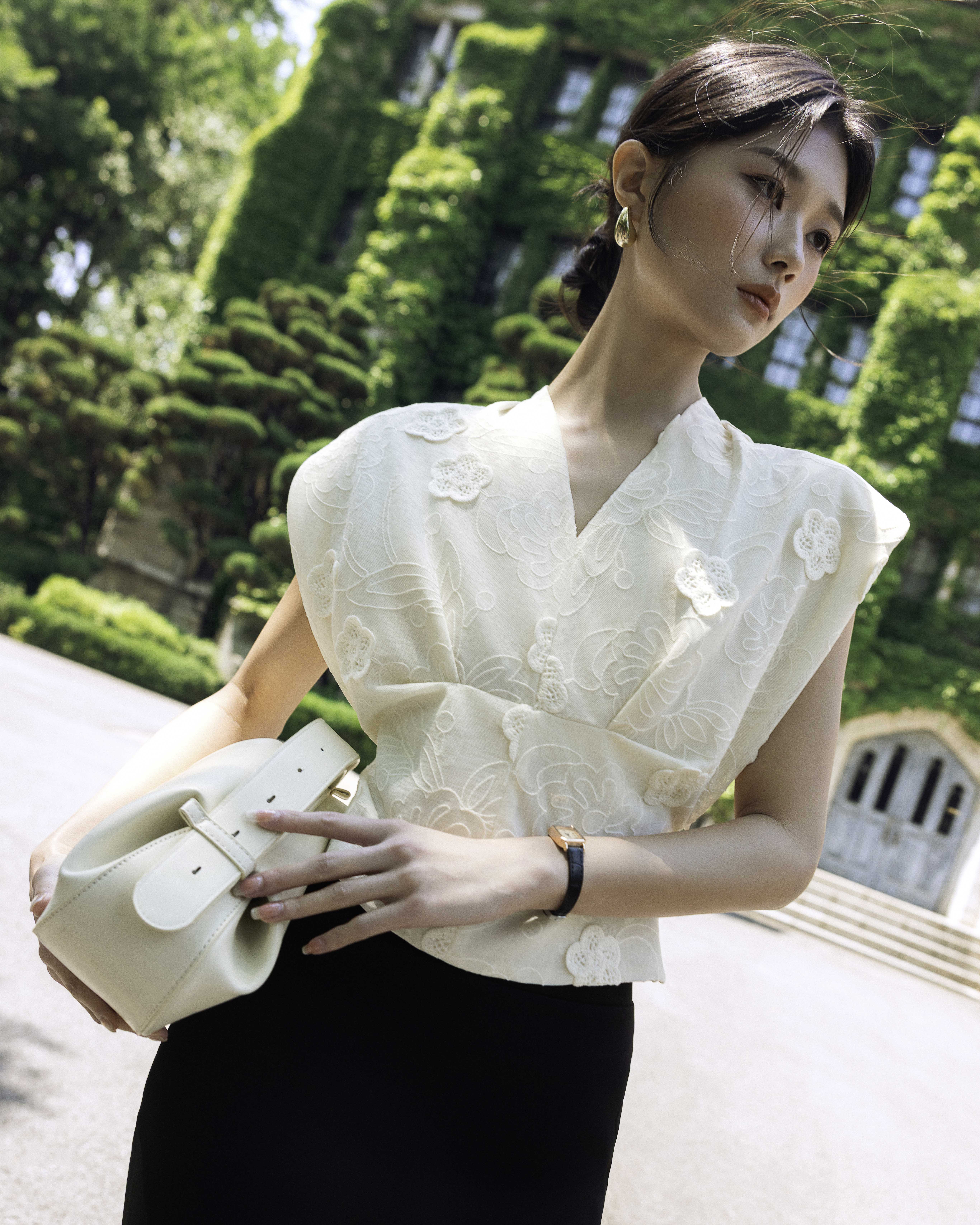 Áo tay chờm xếp ly chân ngực