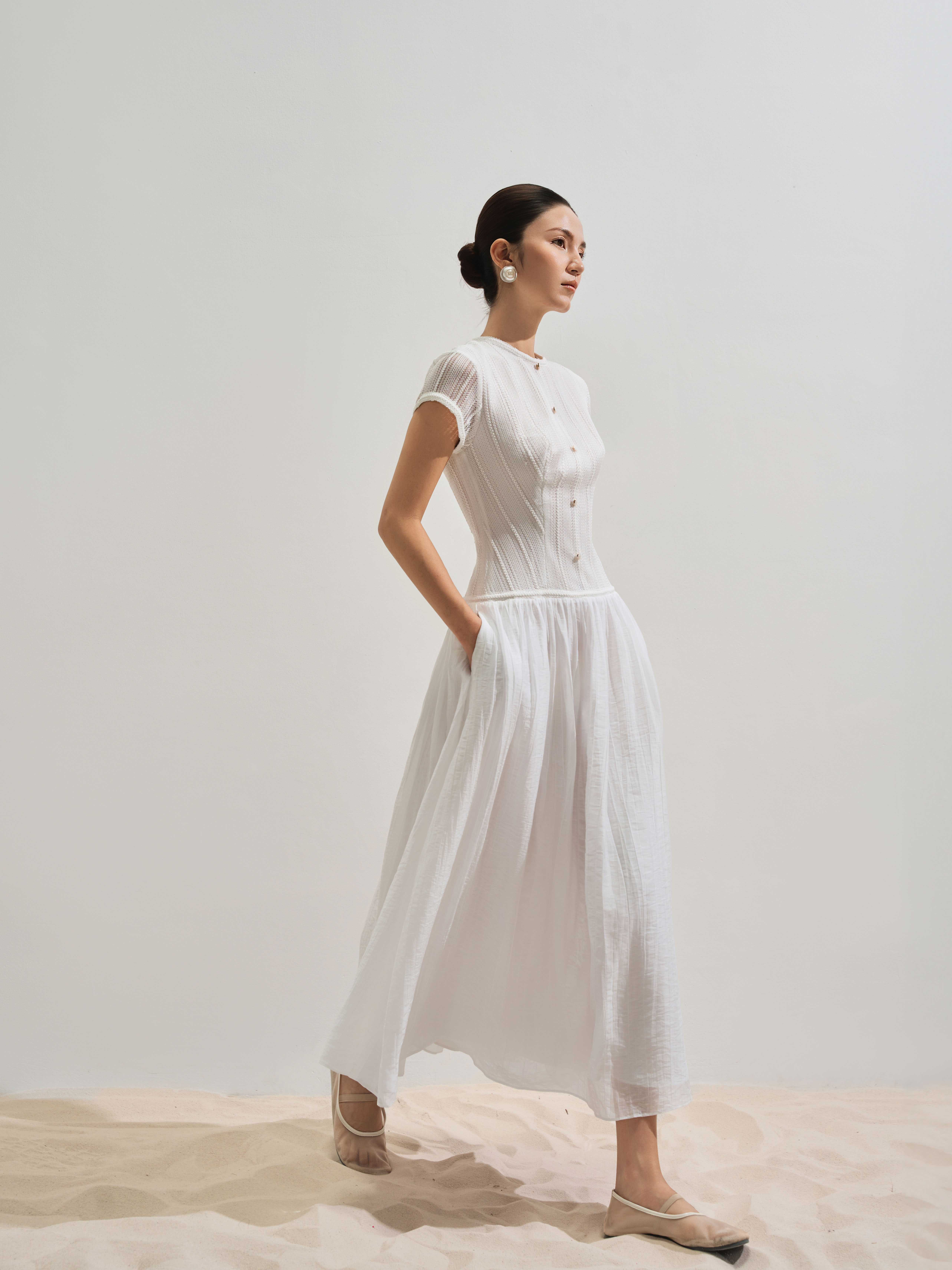 Váy ren tay cộc phối chân