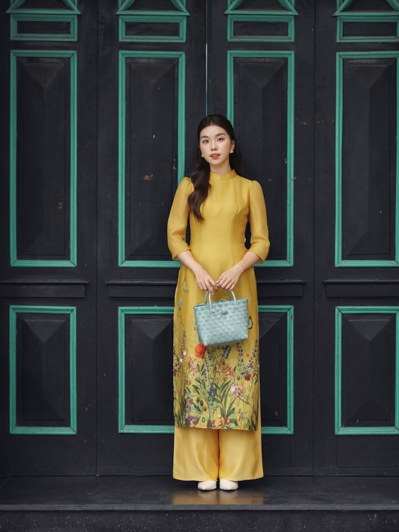 Áo dài Hoa oải hương vàng