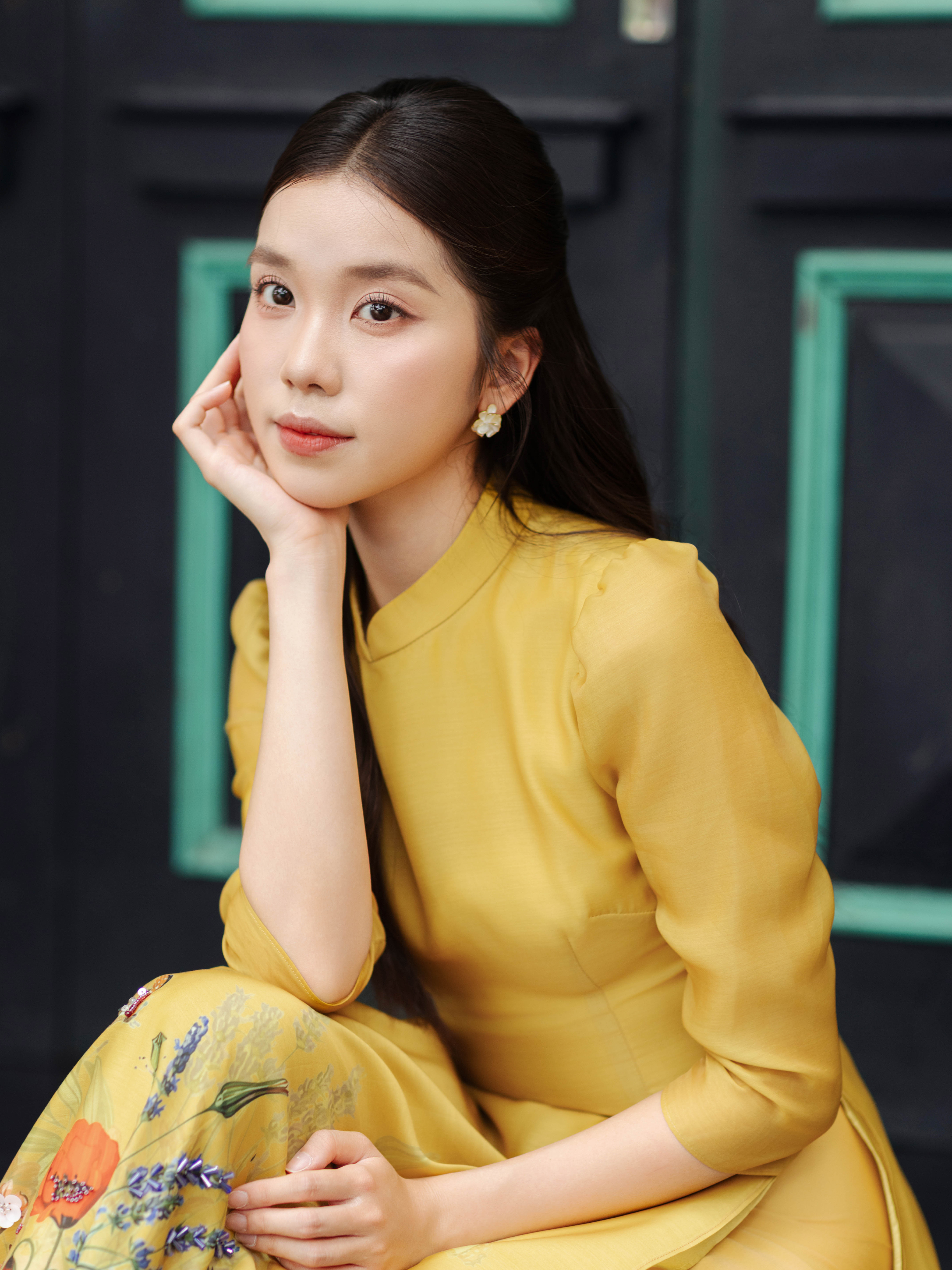 Áo dài Hoa oải hương vàng