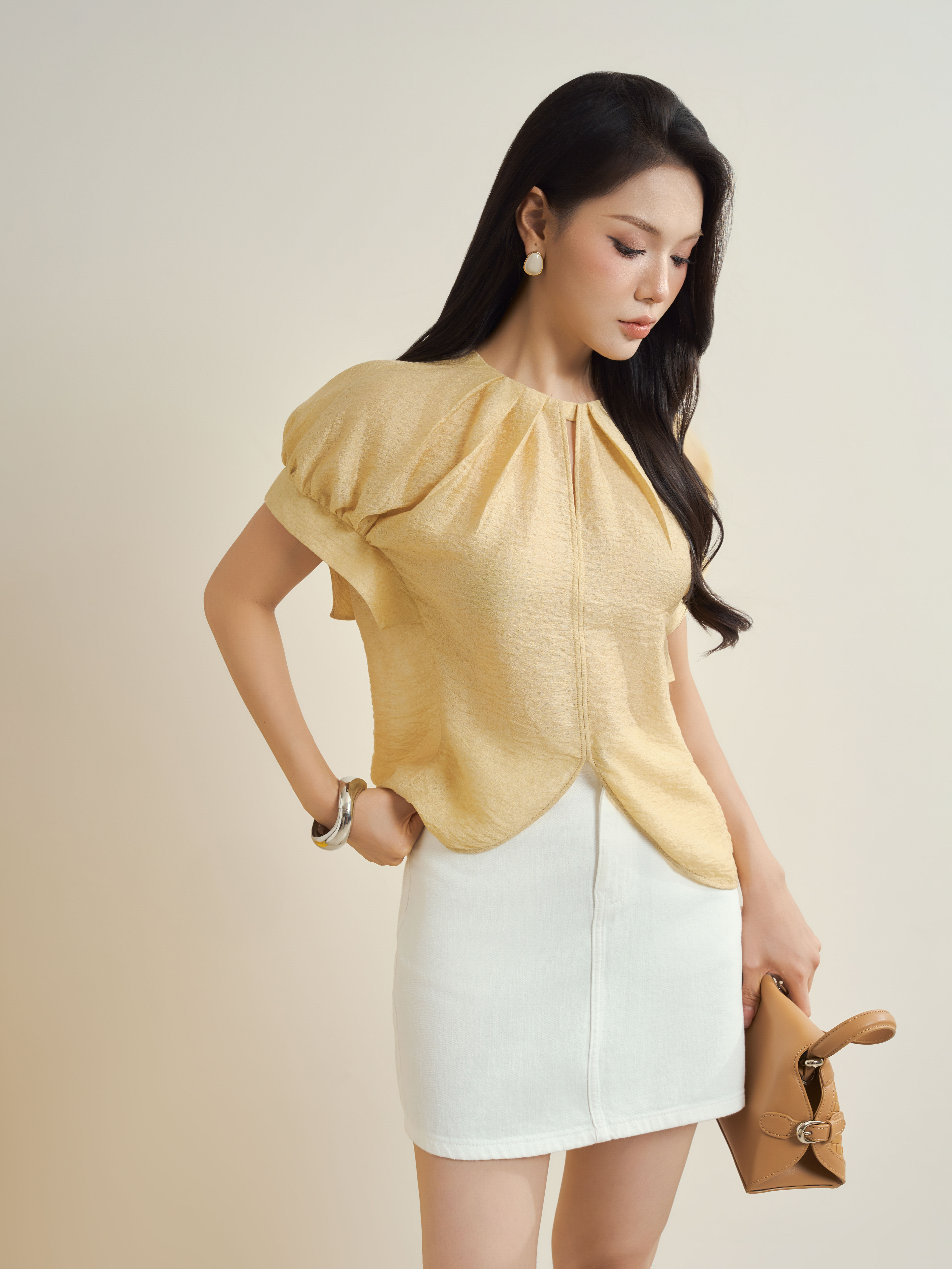 Áo tay bồng gấu xẻ V