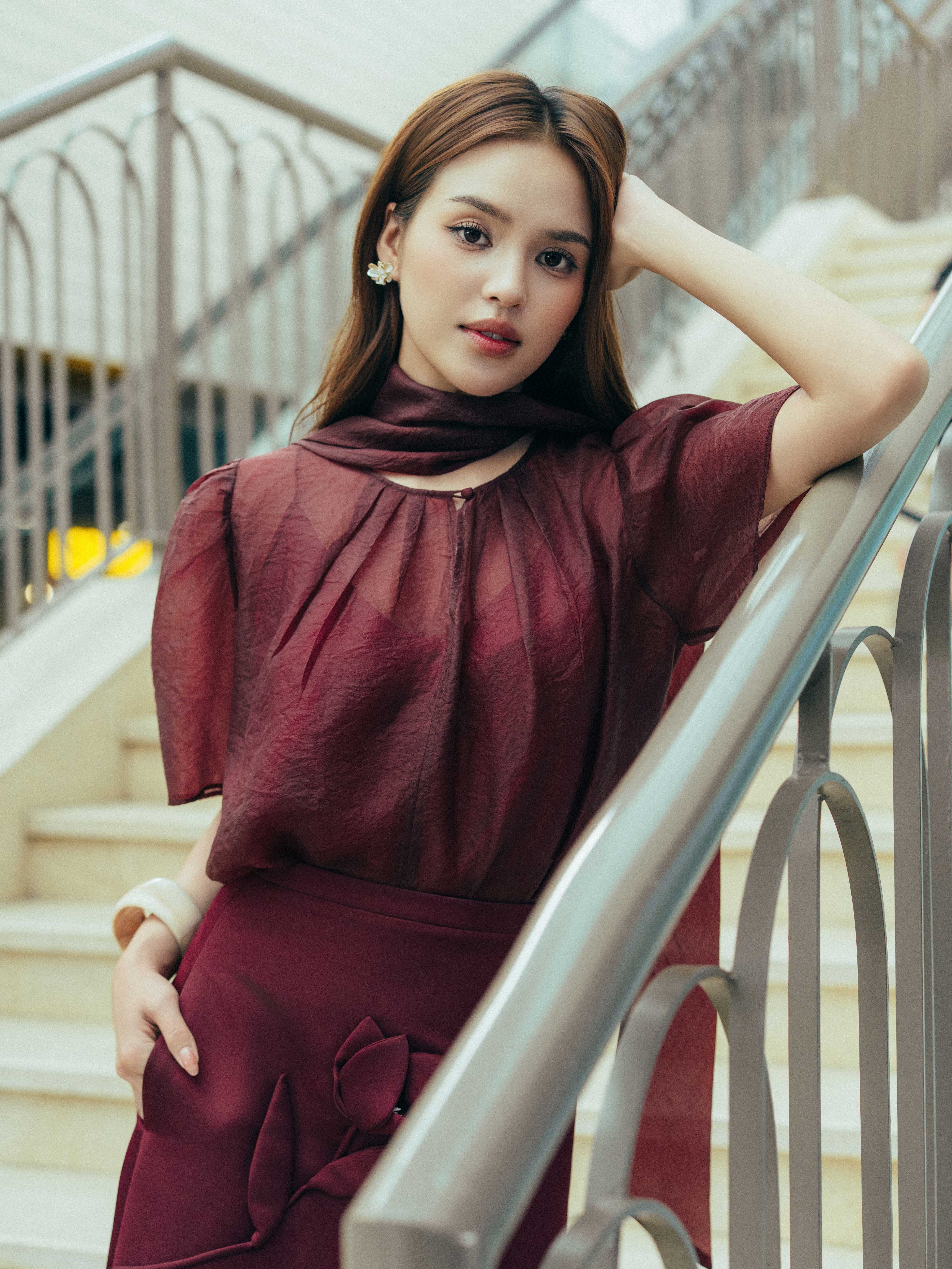 Áo cộc tay bồng xếp ly cổ