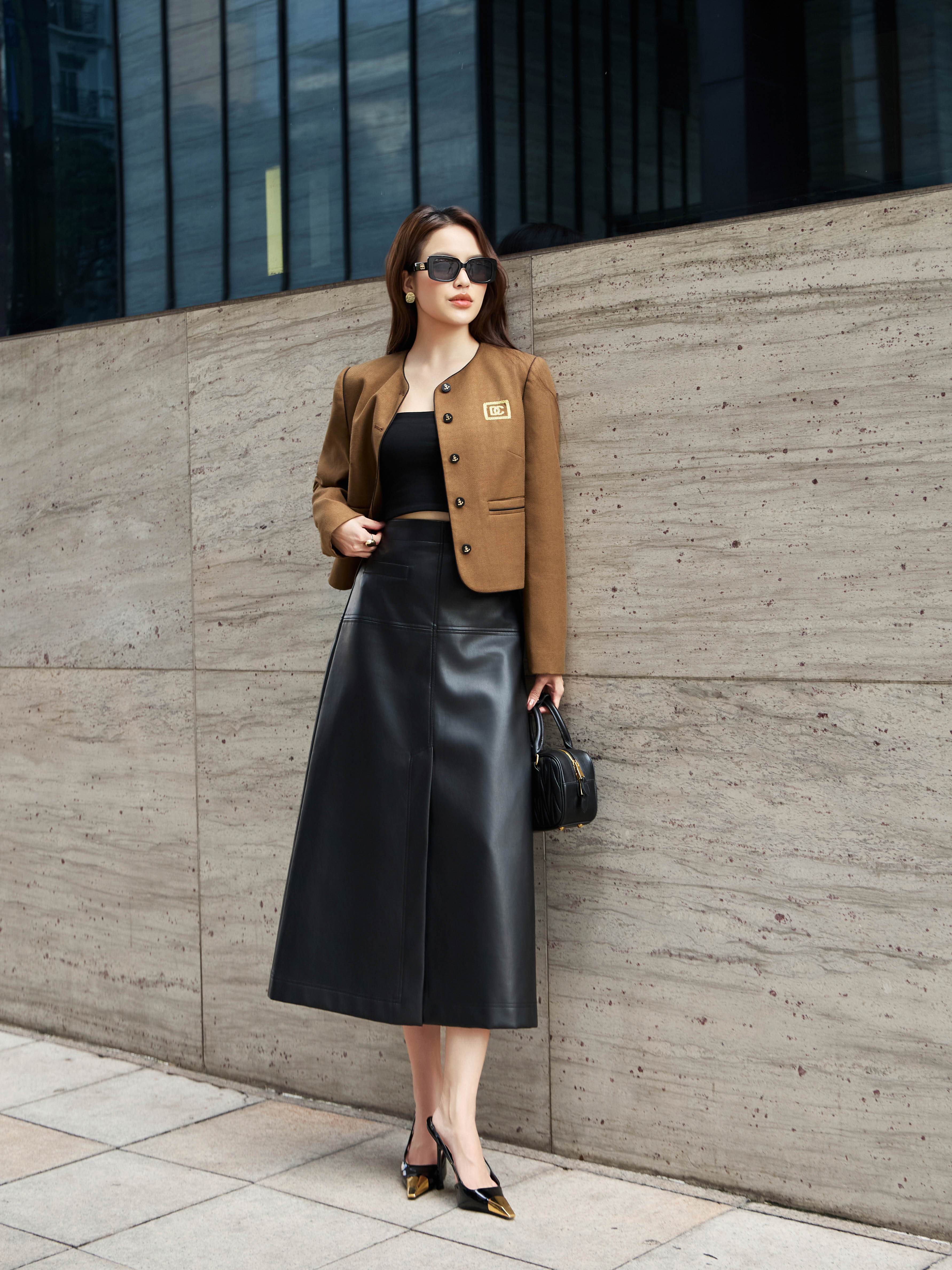 Áo vest thêu ngực né mí viền