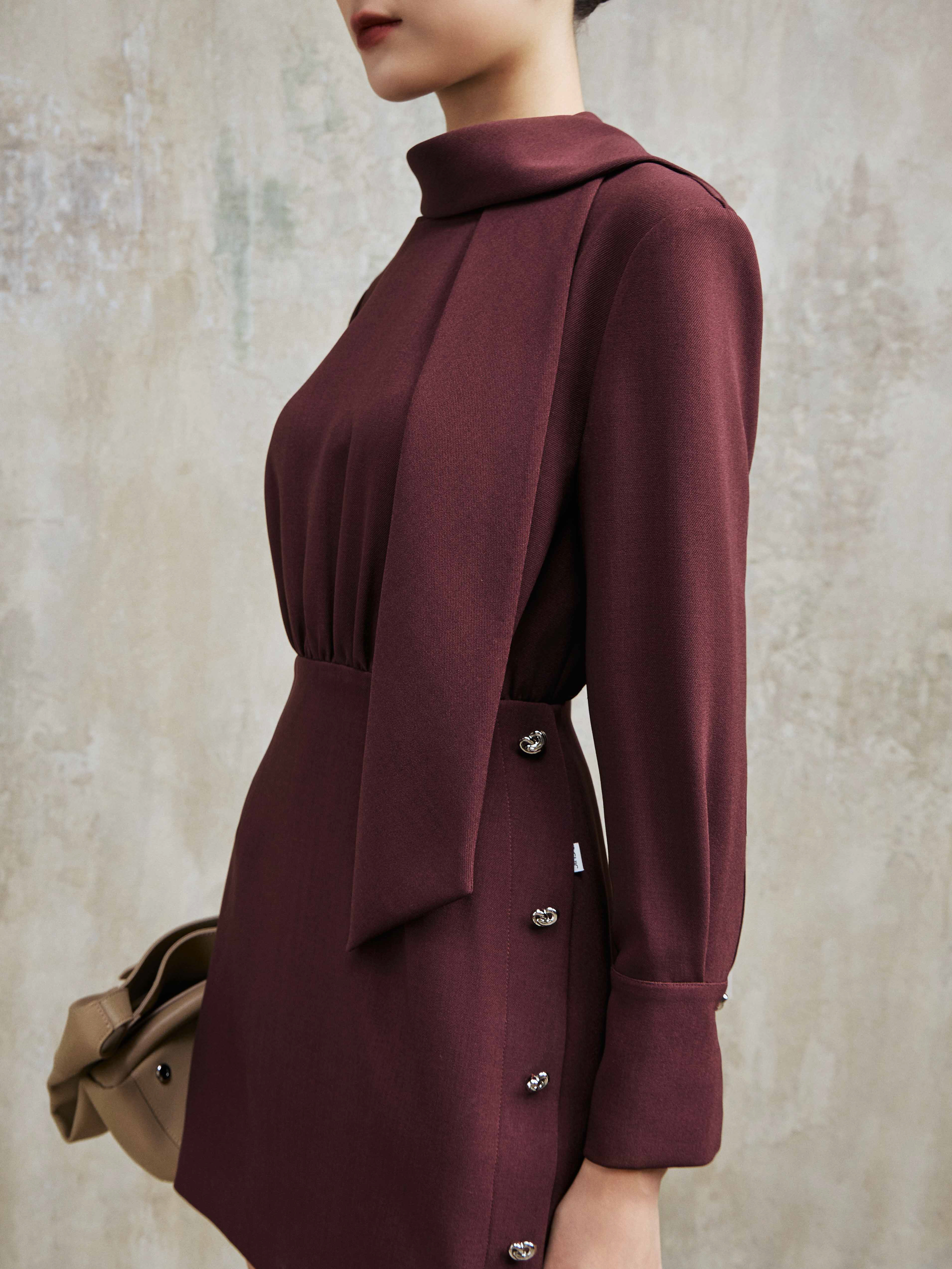 Váy liền cam rúm éo cổ thắt dây