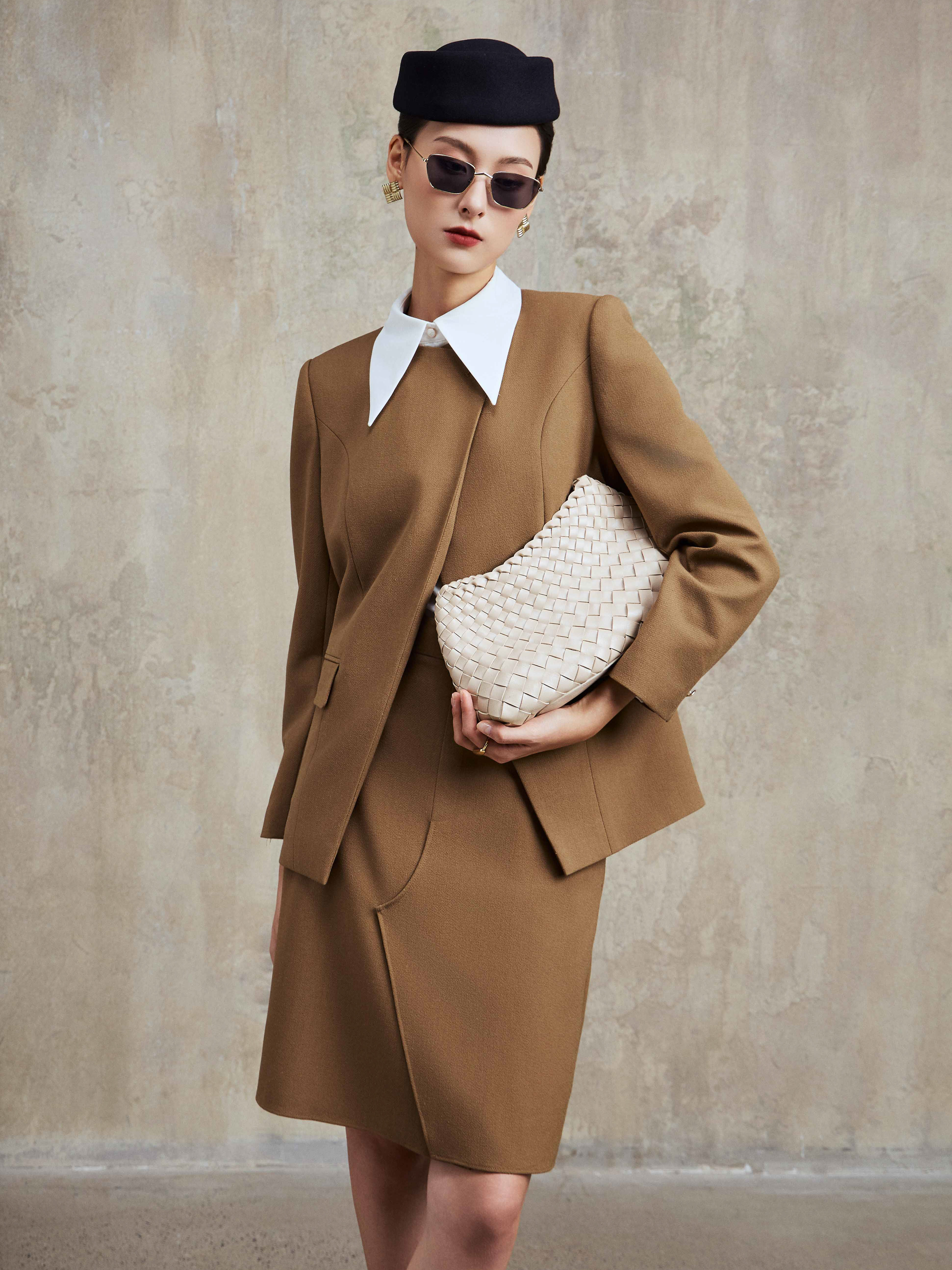 Áo vest cổ lệch chéo tà