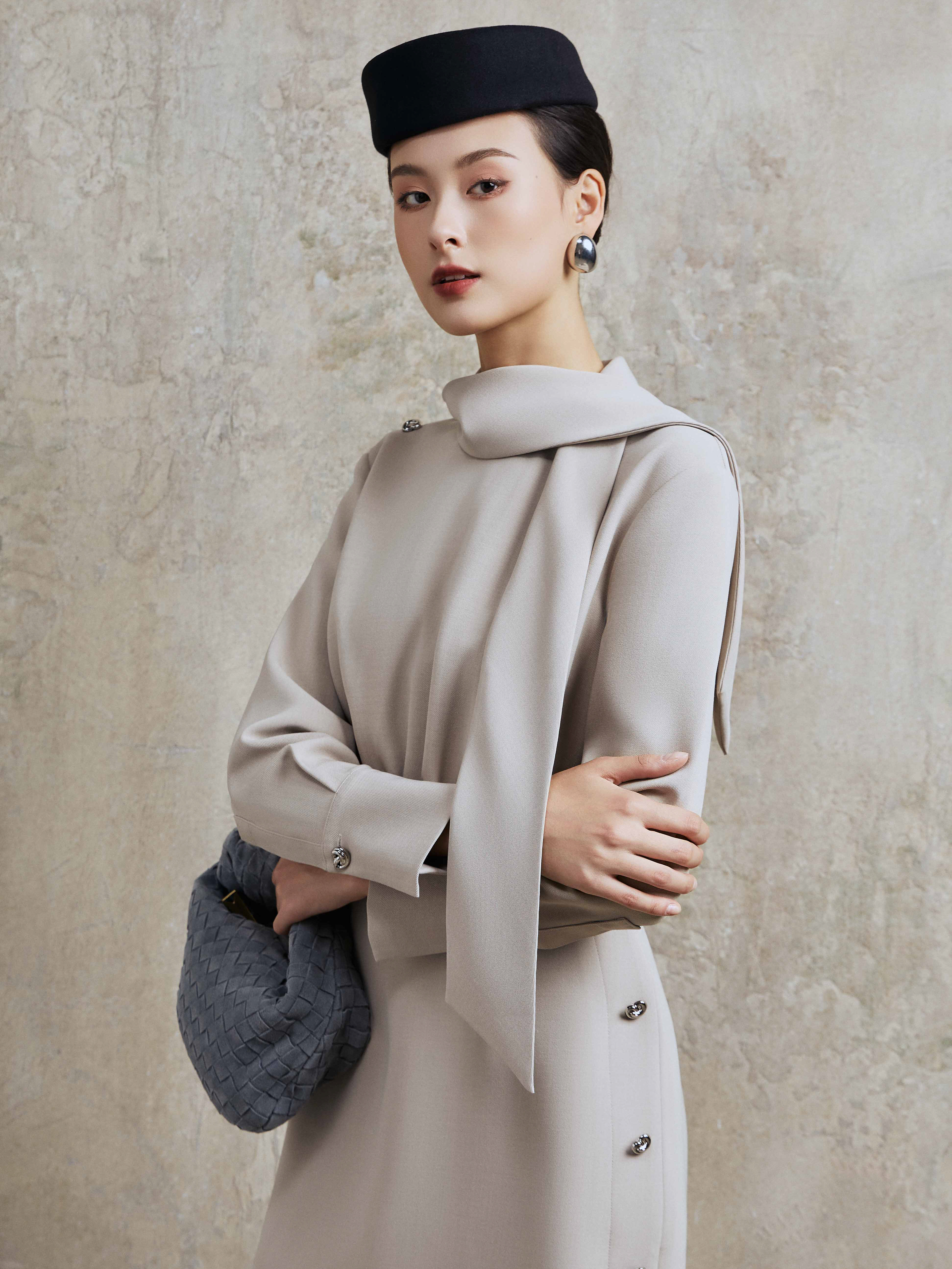 Váy liền cam rúm éo cổ thắt dây