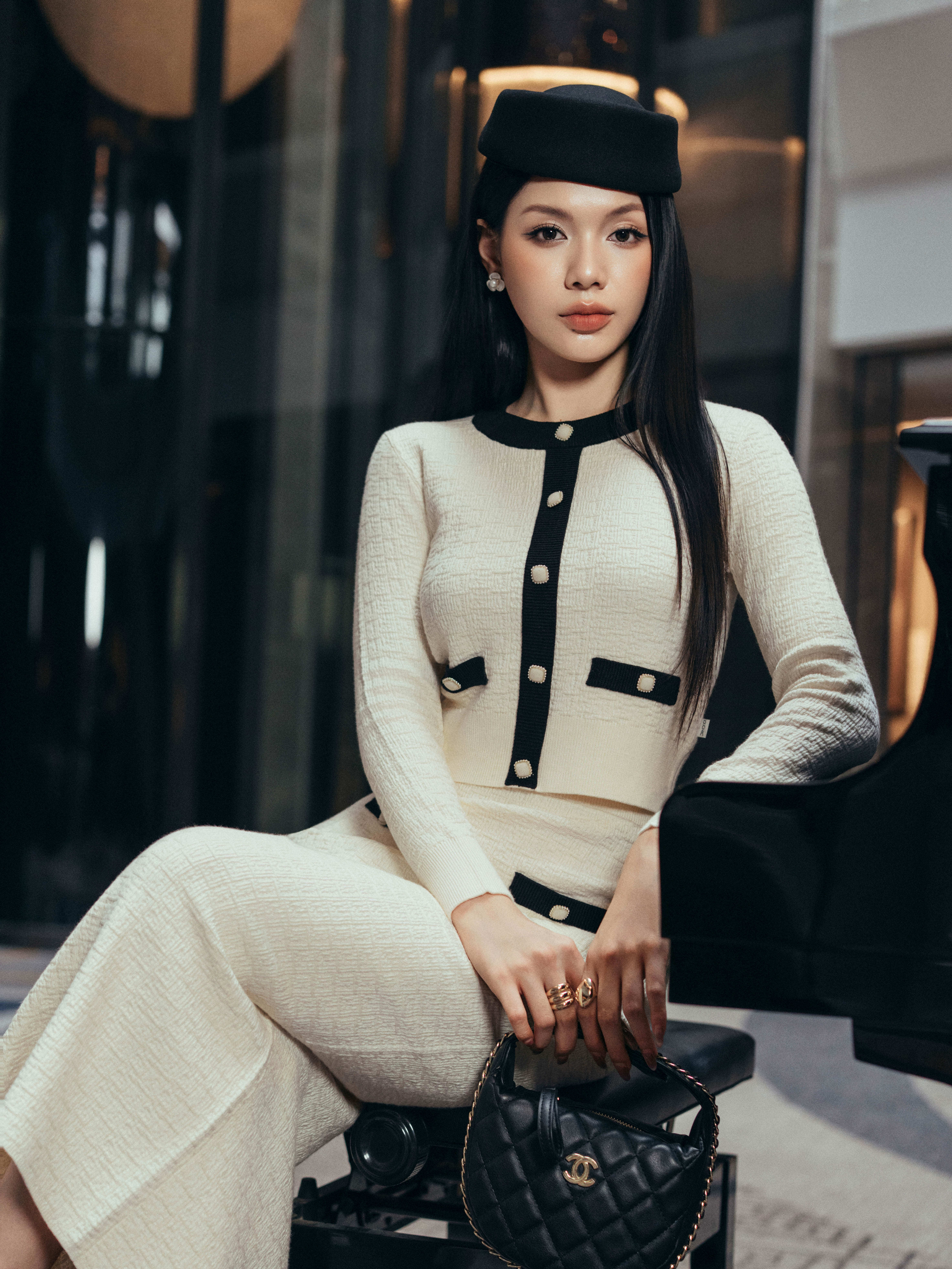 Áo len cổ tròn nẹp phối_CV.8-042-DHC2507