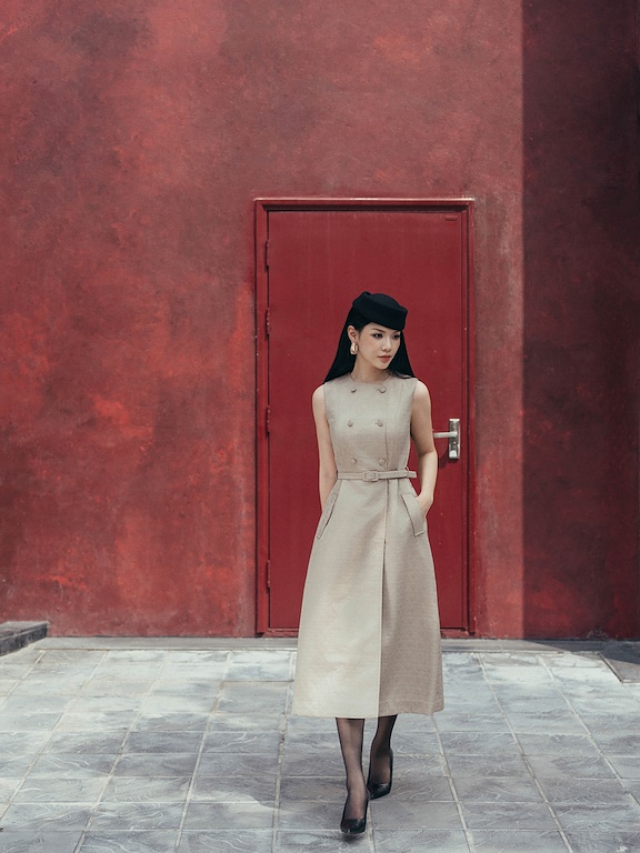 Áo khoác 2 chi tiết cổ 2 ve_Váy trong