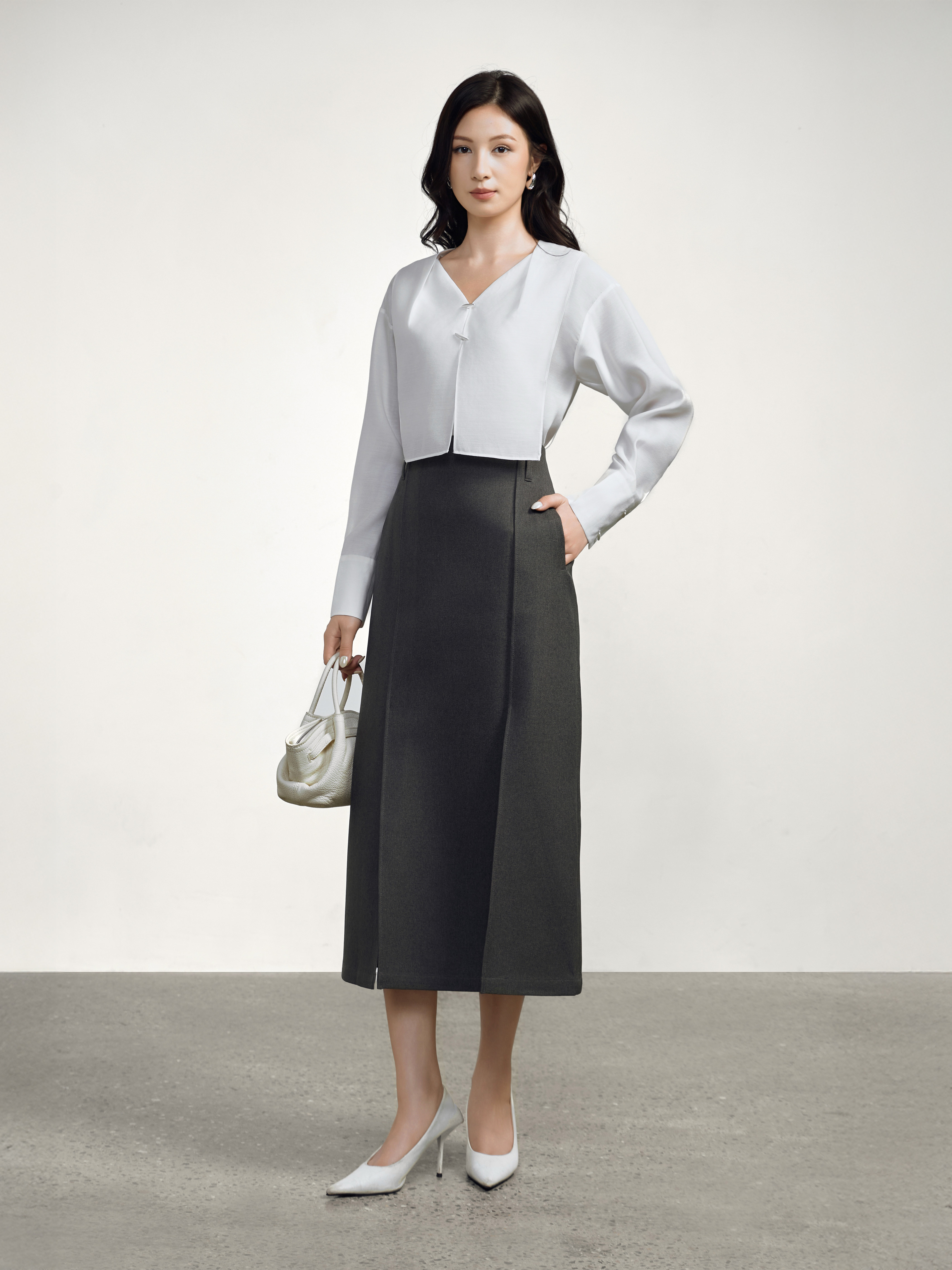 Chân váy midi xẻ 2 tà trước