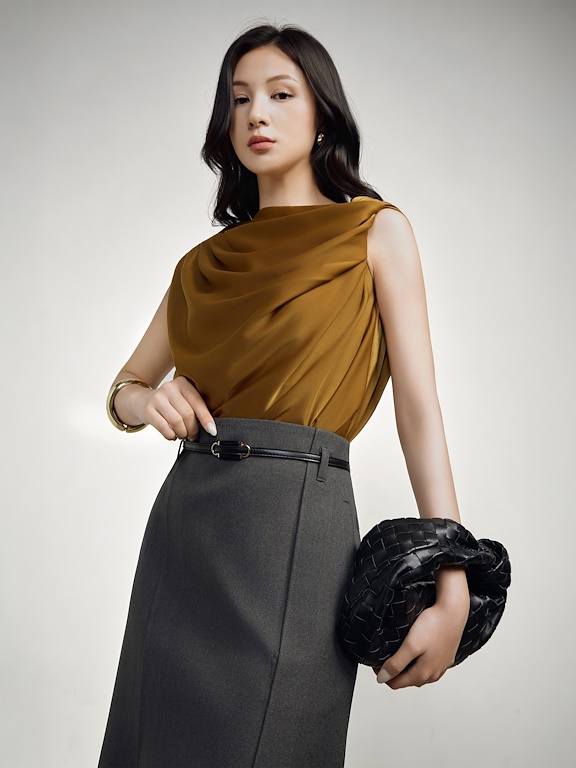 Áo lụa cổ lệch xoắn vai xếp ly