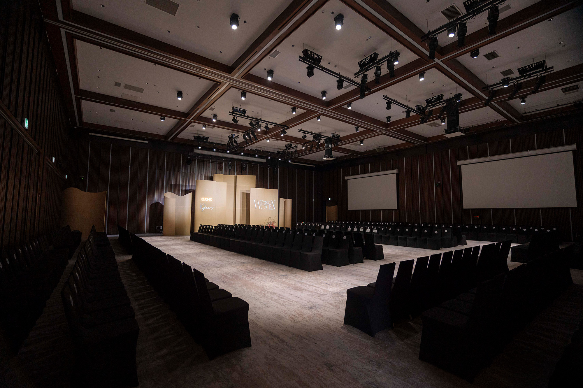 Không gian Sự kiện