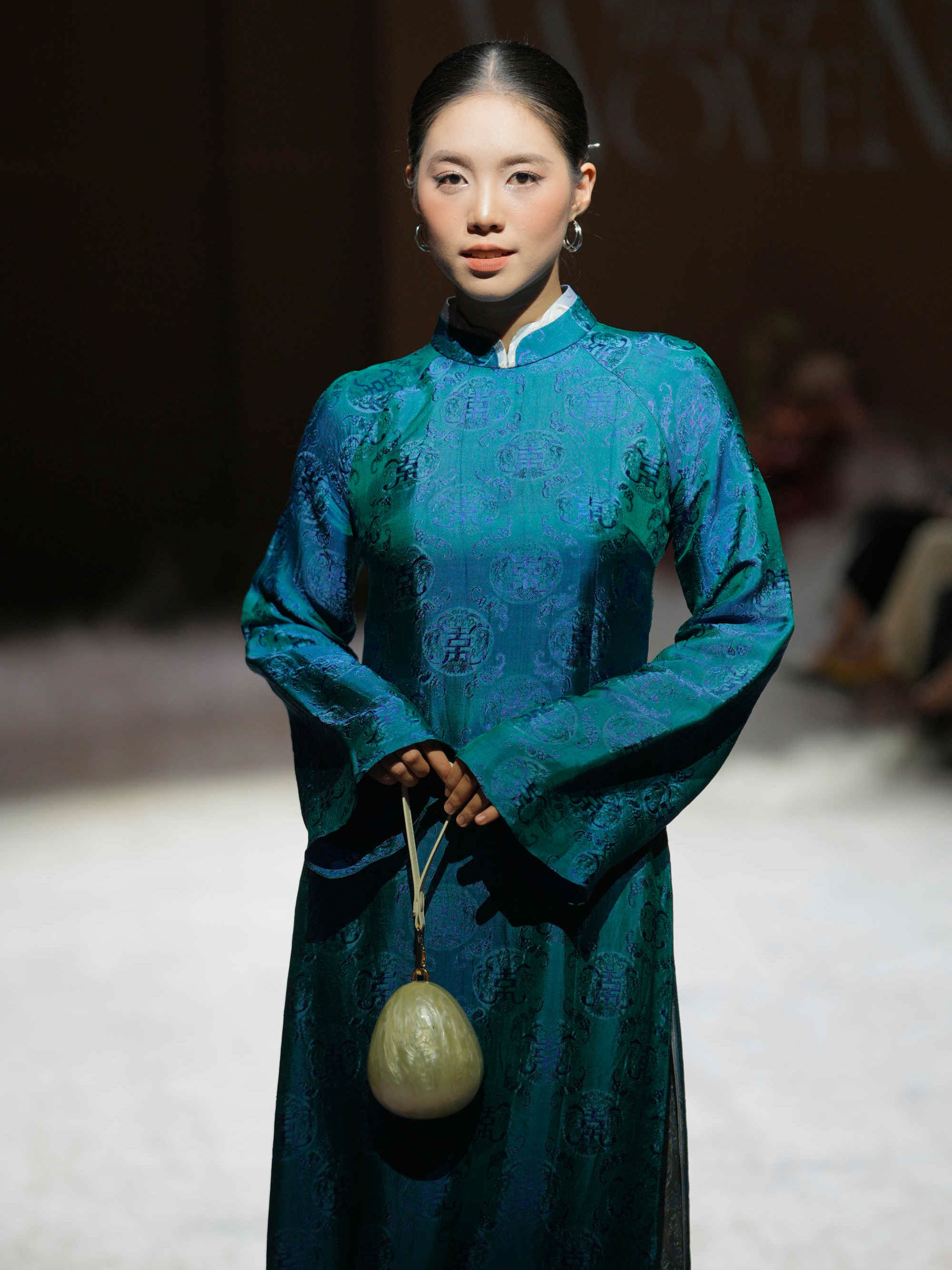 ao-dai-lam-dien-2539650
