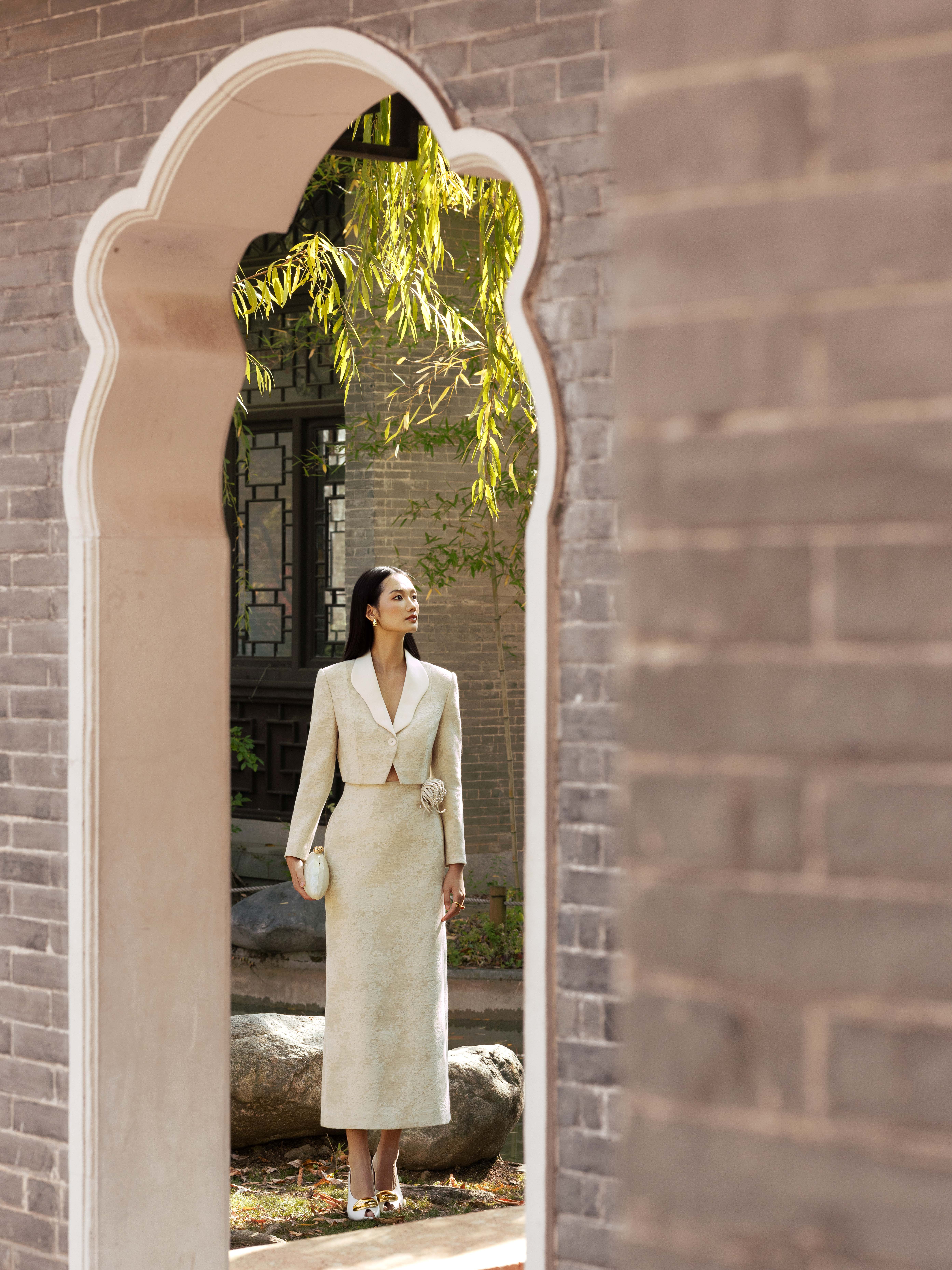 Chân váy midi cạp liền đính hoa_AV.1-1002