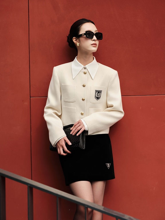 Áo vest dạ cổ tròn túi thêu logo