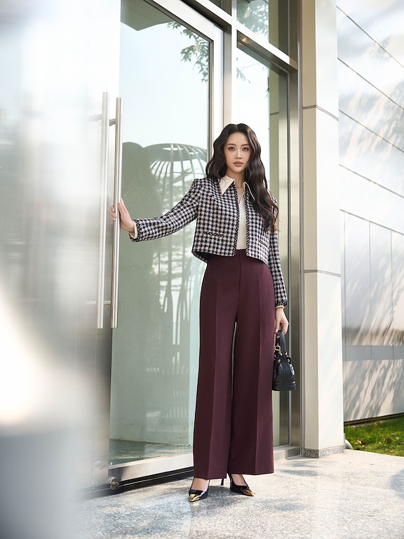 Quần ống suông 2 cúc trang trí