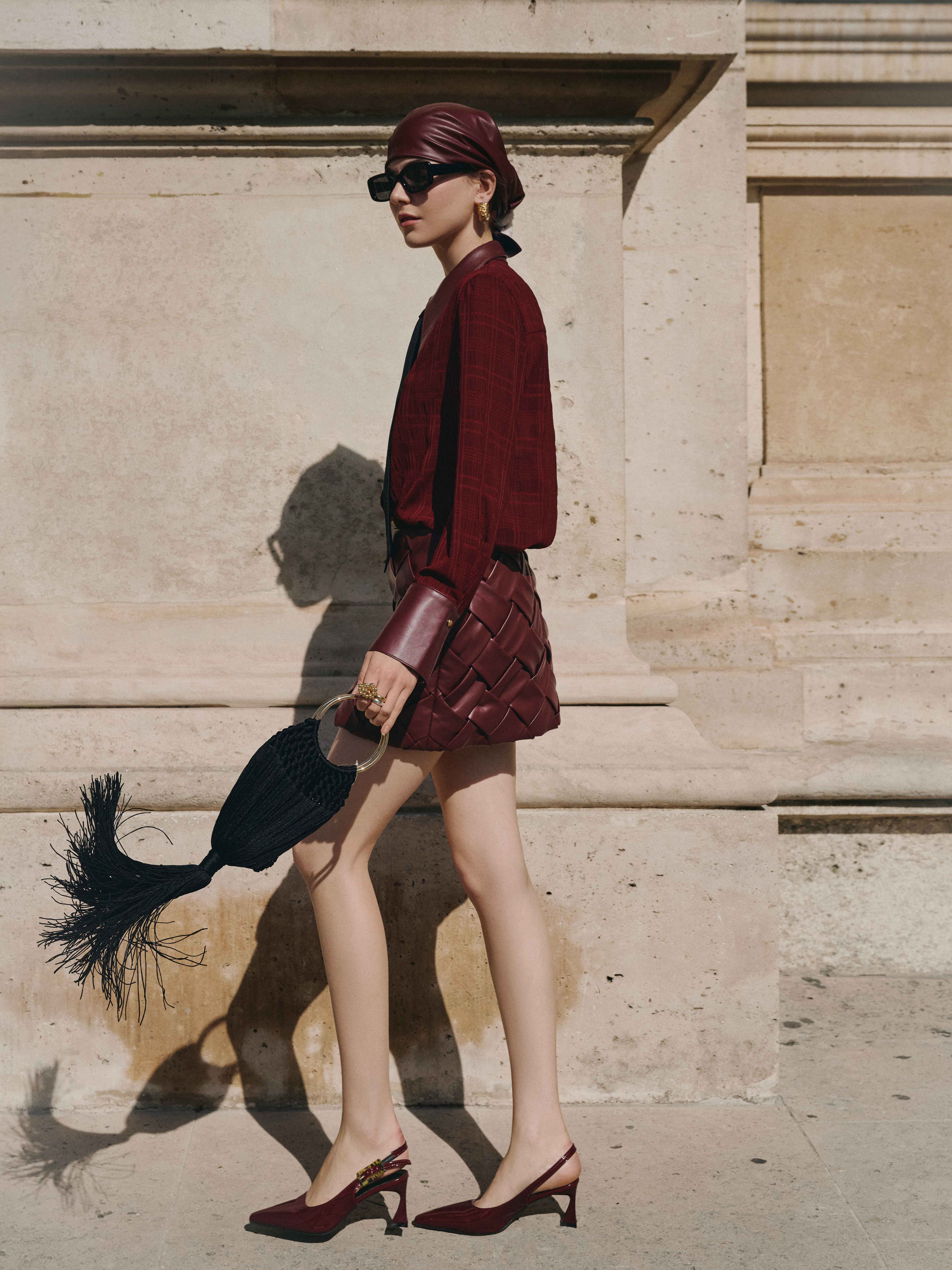 Chân váy da ngắn đan chéo