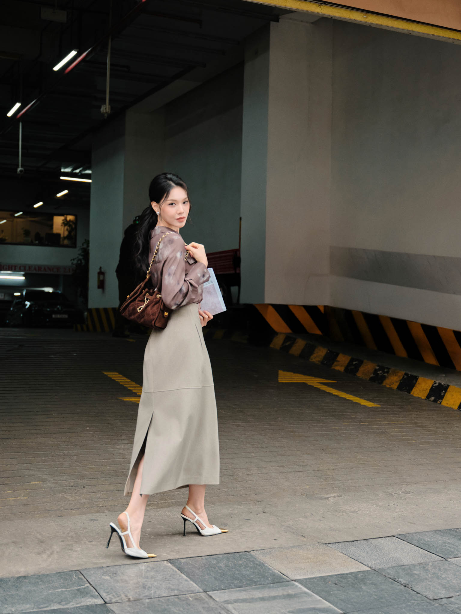 Áo sơ mi cổ đức tay dài có nắp túi ngực