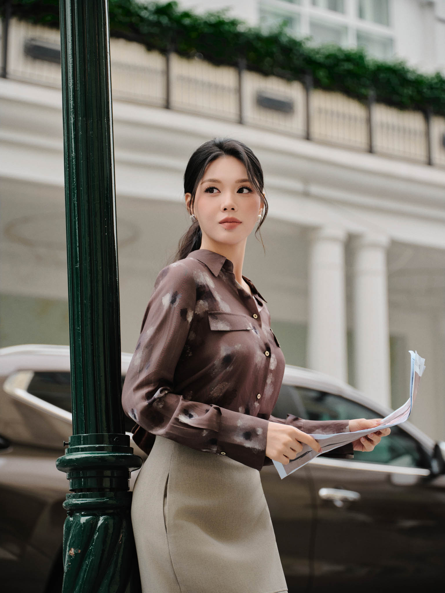 Áo sơ mi cổ đức tay dài có nắp túi ngực