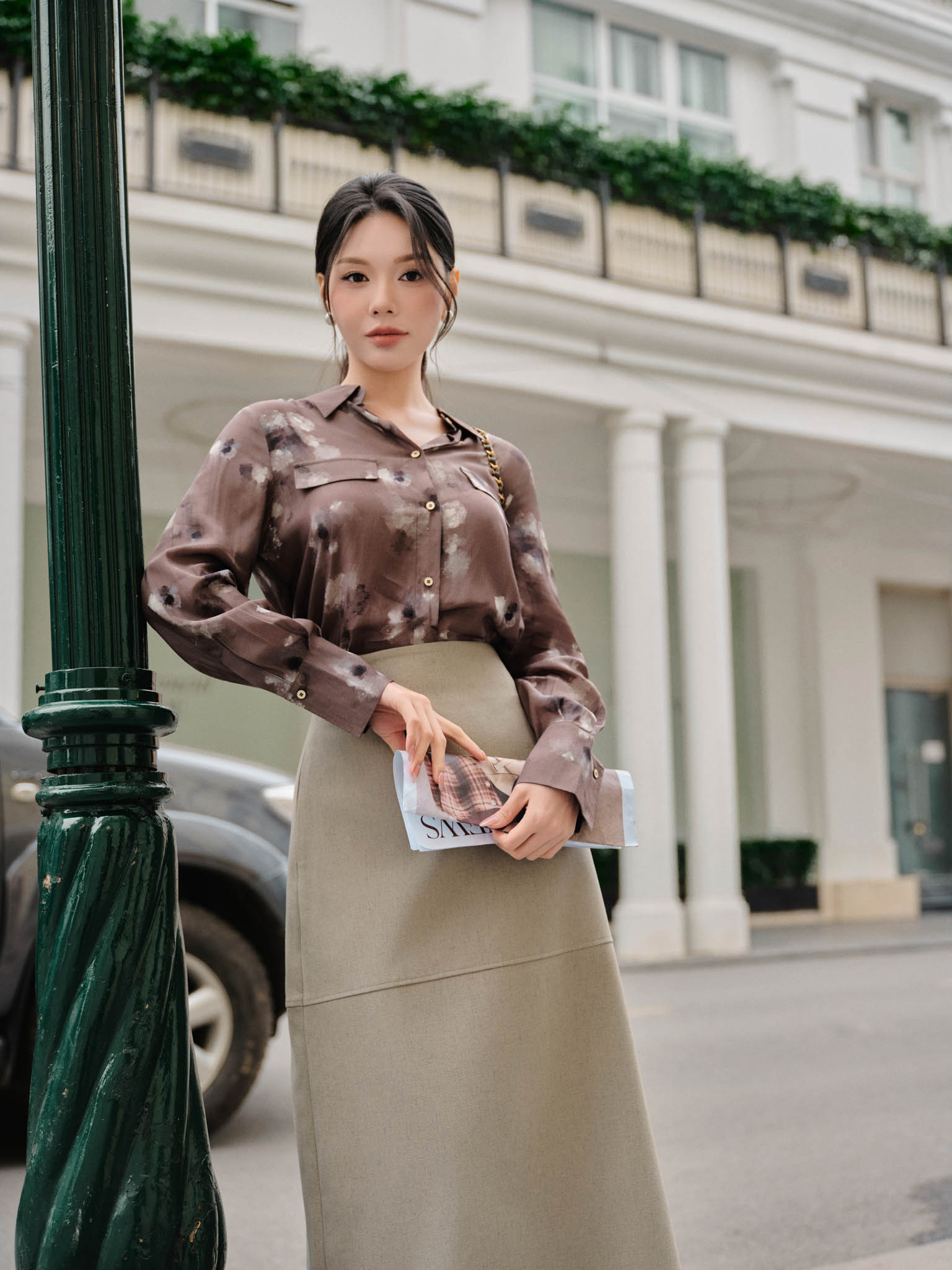 Áo sơ mi cổ đức tay dài có nắp túi ngực