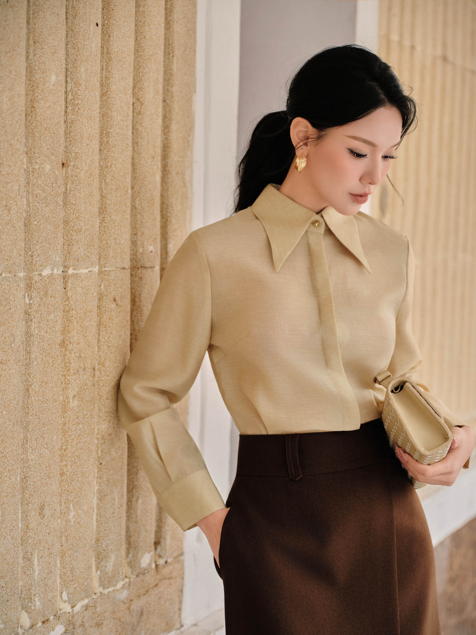 Áo sơ mi cổ đức vạt nhọn