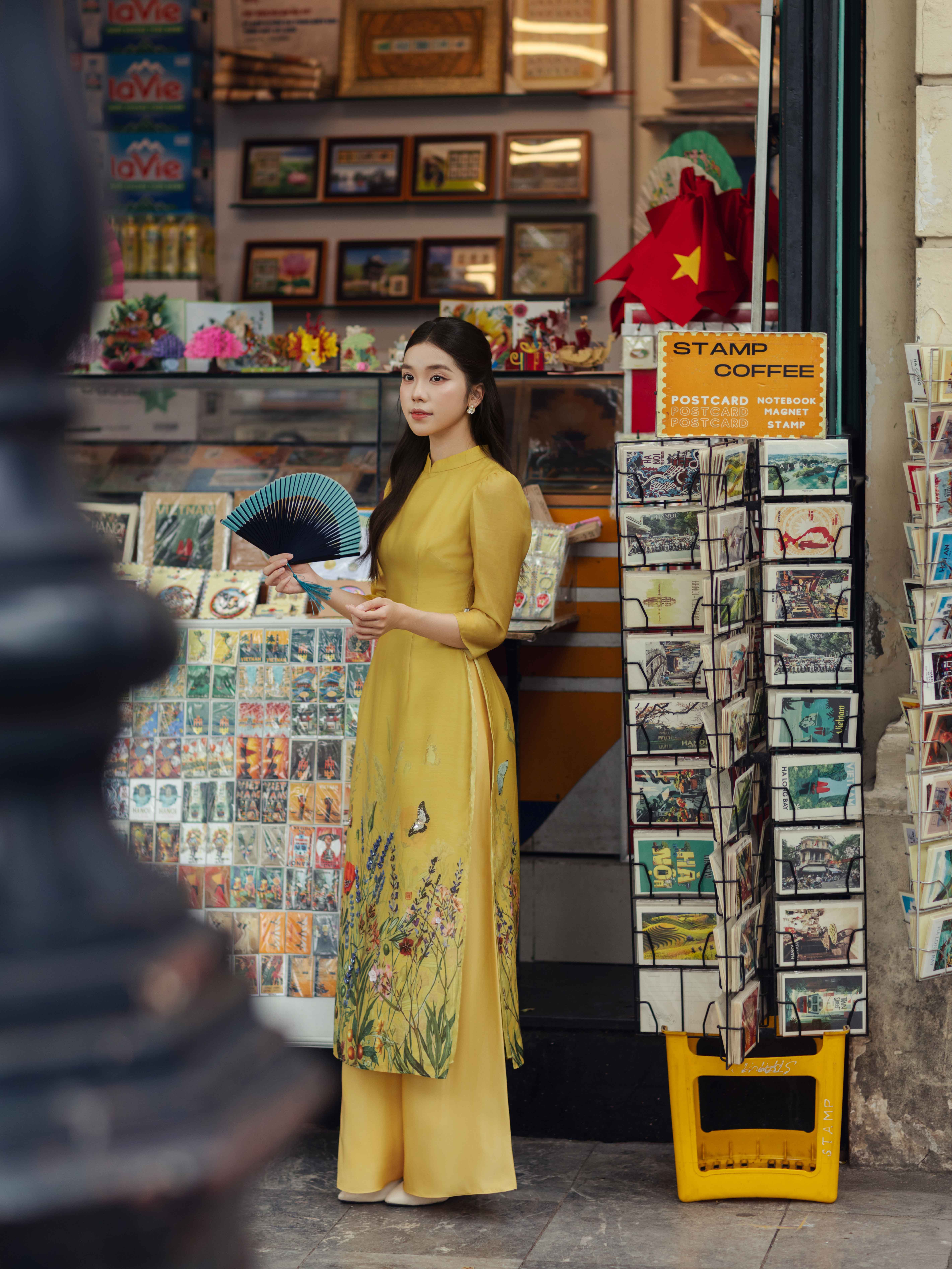 Áo dài Hoa oải hương vàng