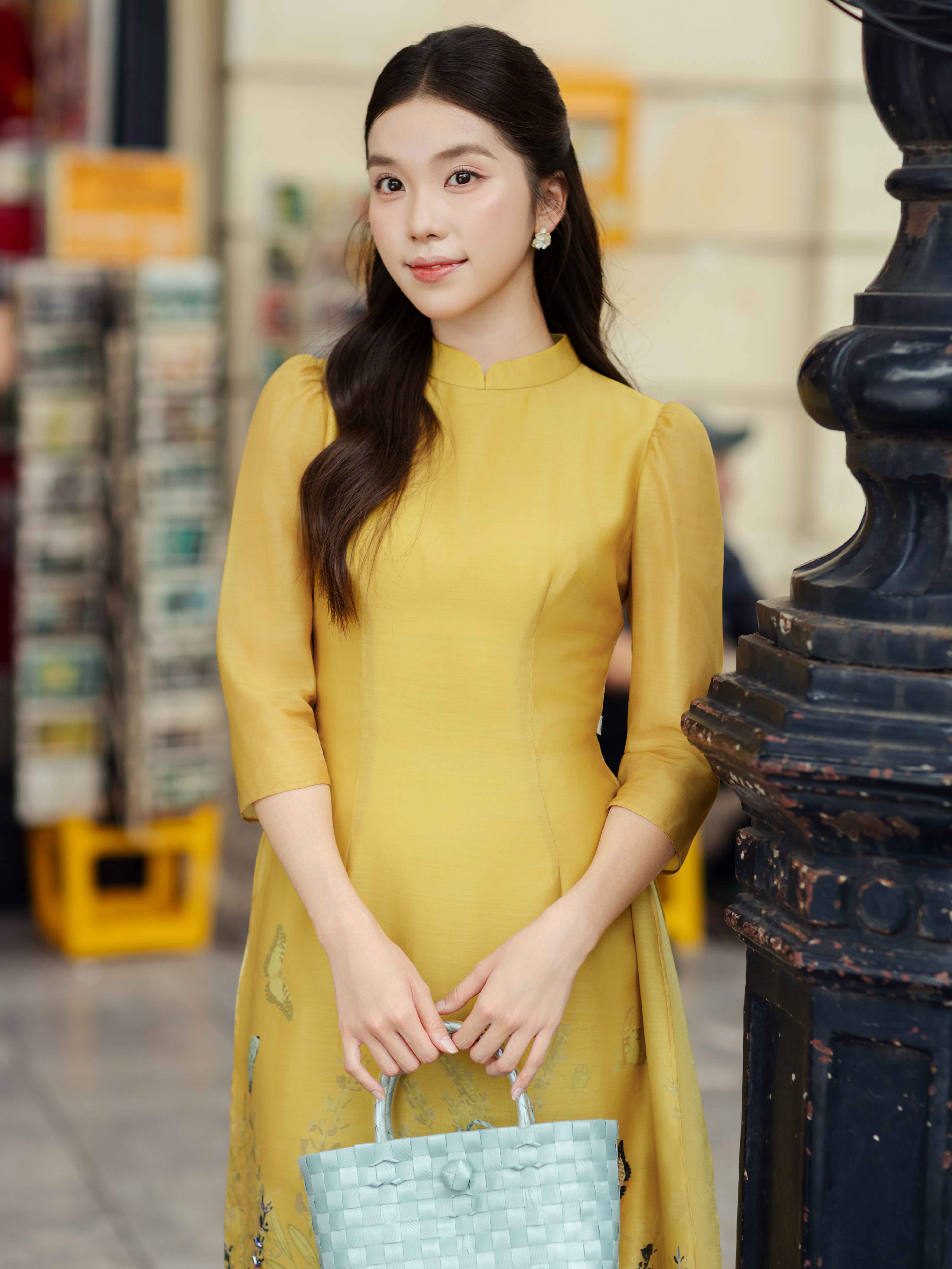 Áo dài Hoa oải hương vàng