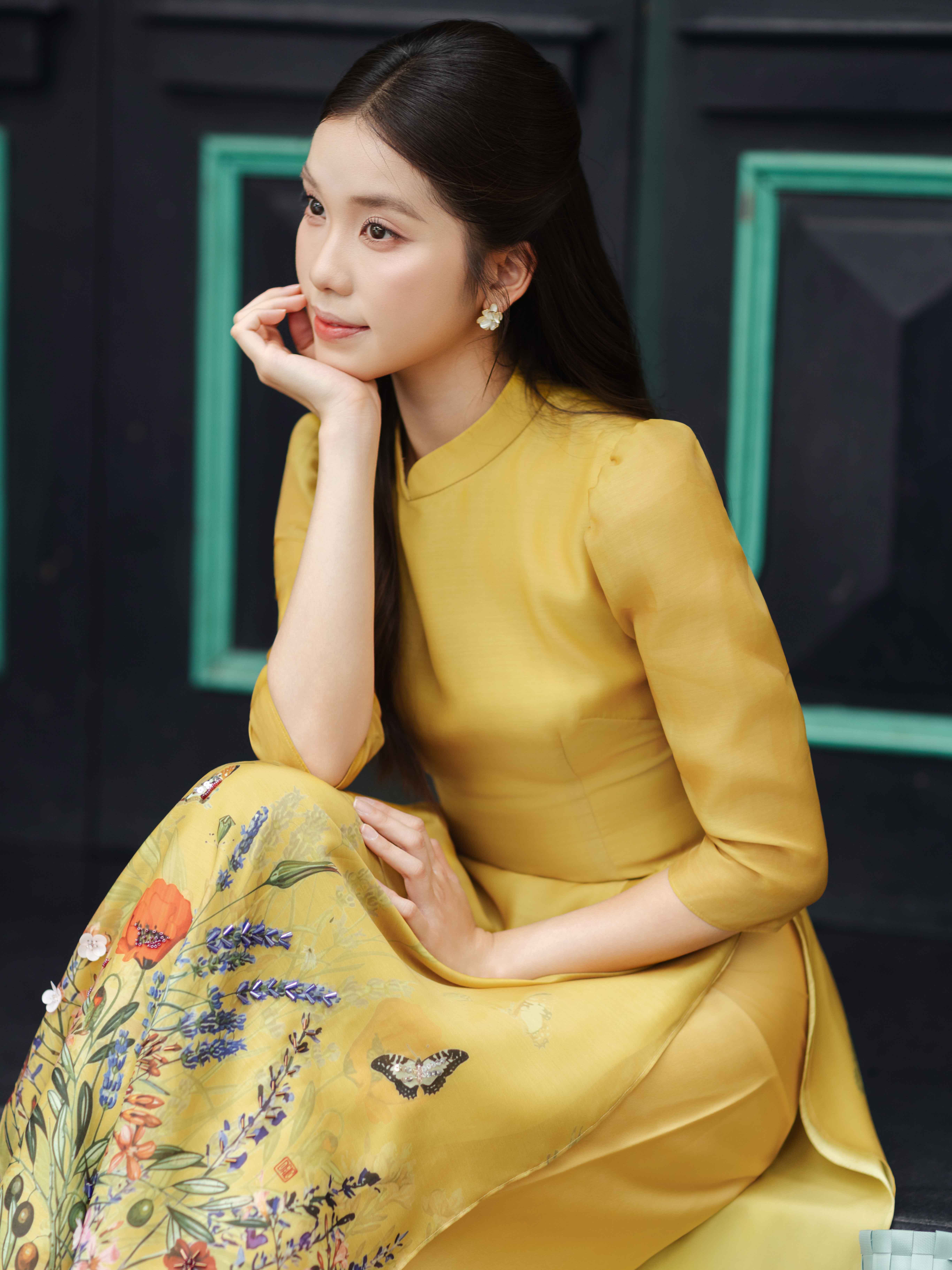 Áo dài Hoa oải hương vàng