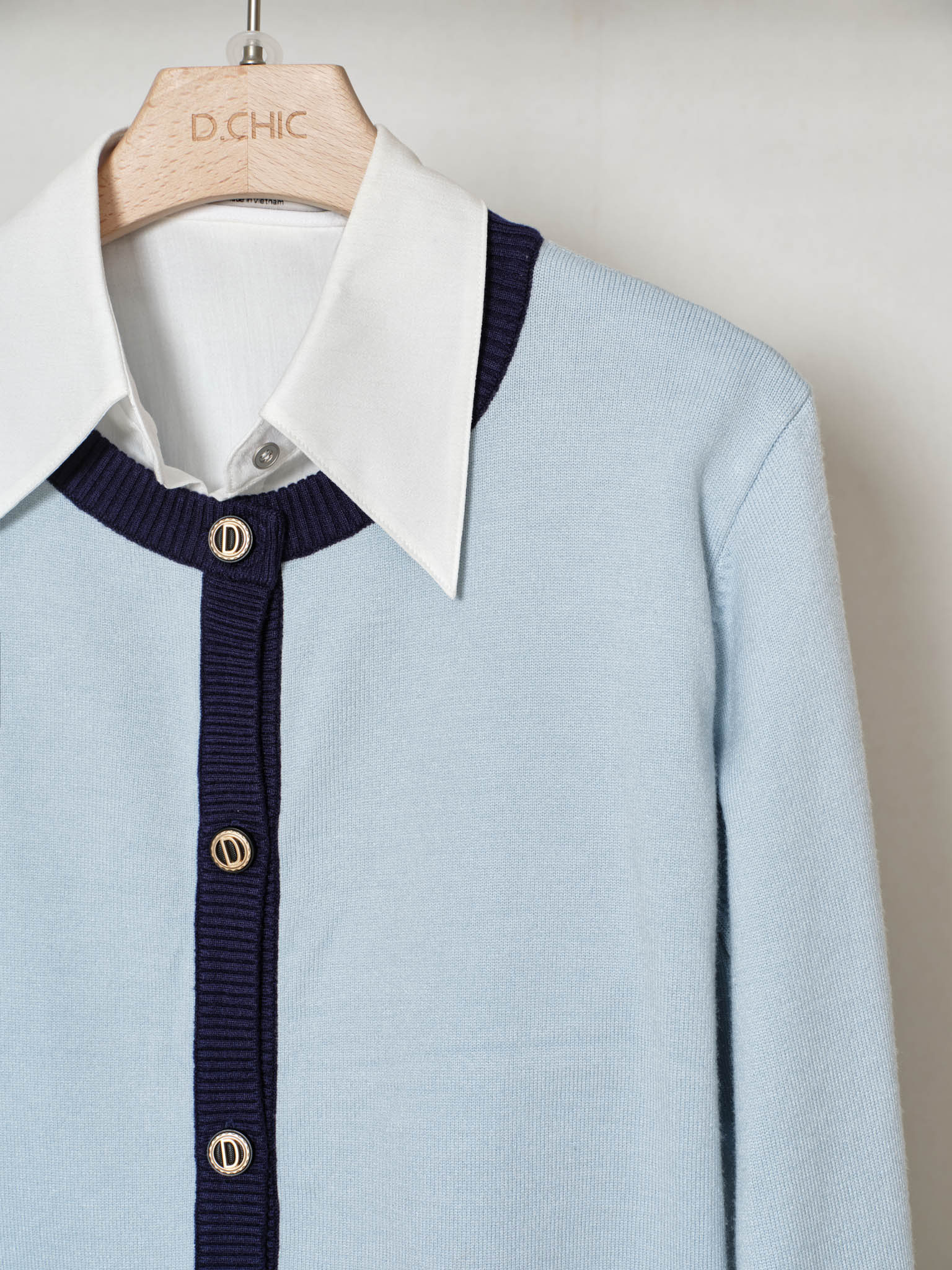 Áo len cổ tròn nẹp tay đính cúc-DHC2504