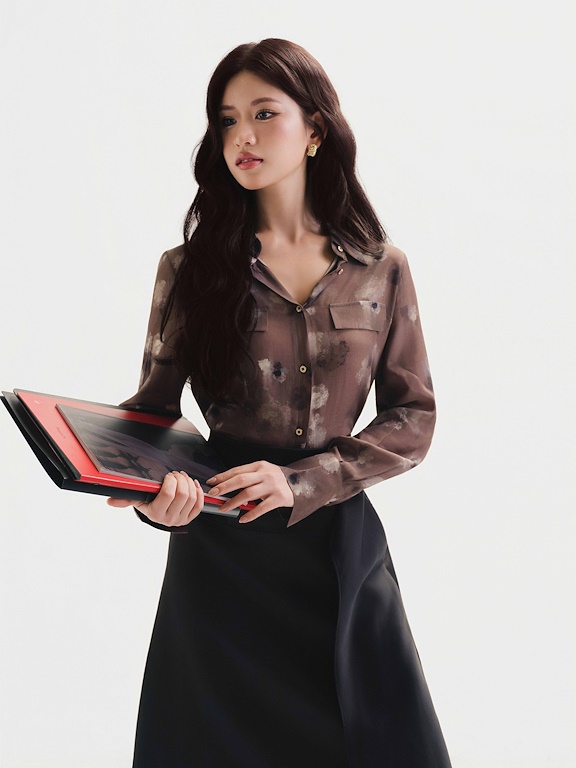 Áo sơ mi cổ đức tay dài có nắp túi ngực