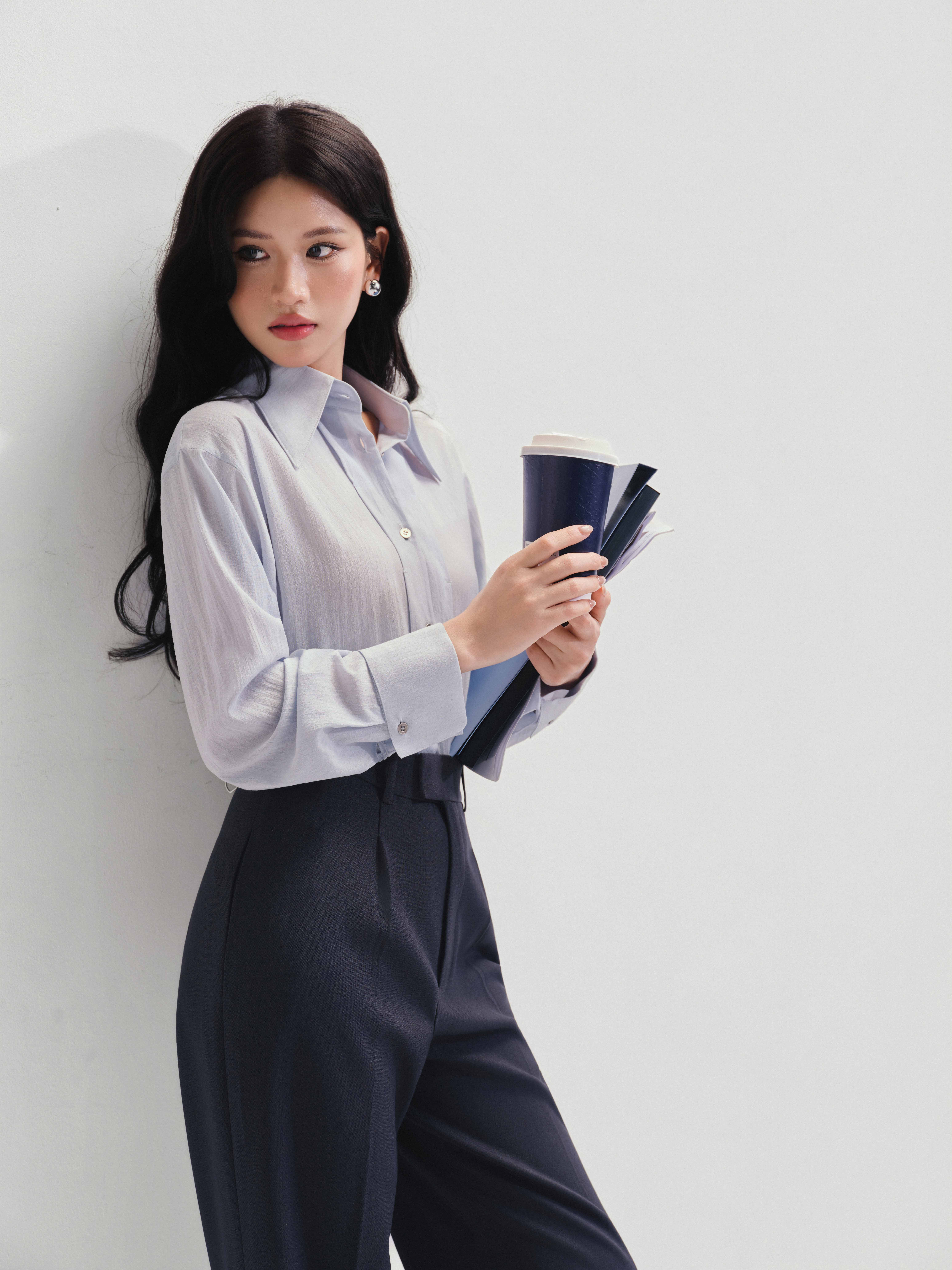 Quần ống đứng xẻ gấu