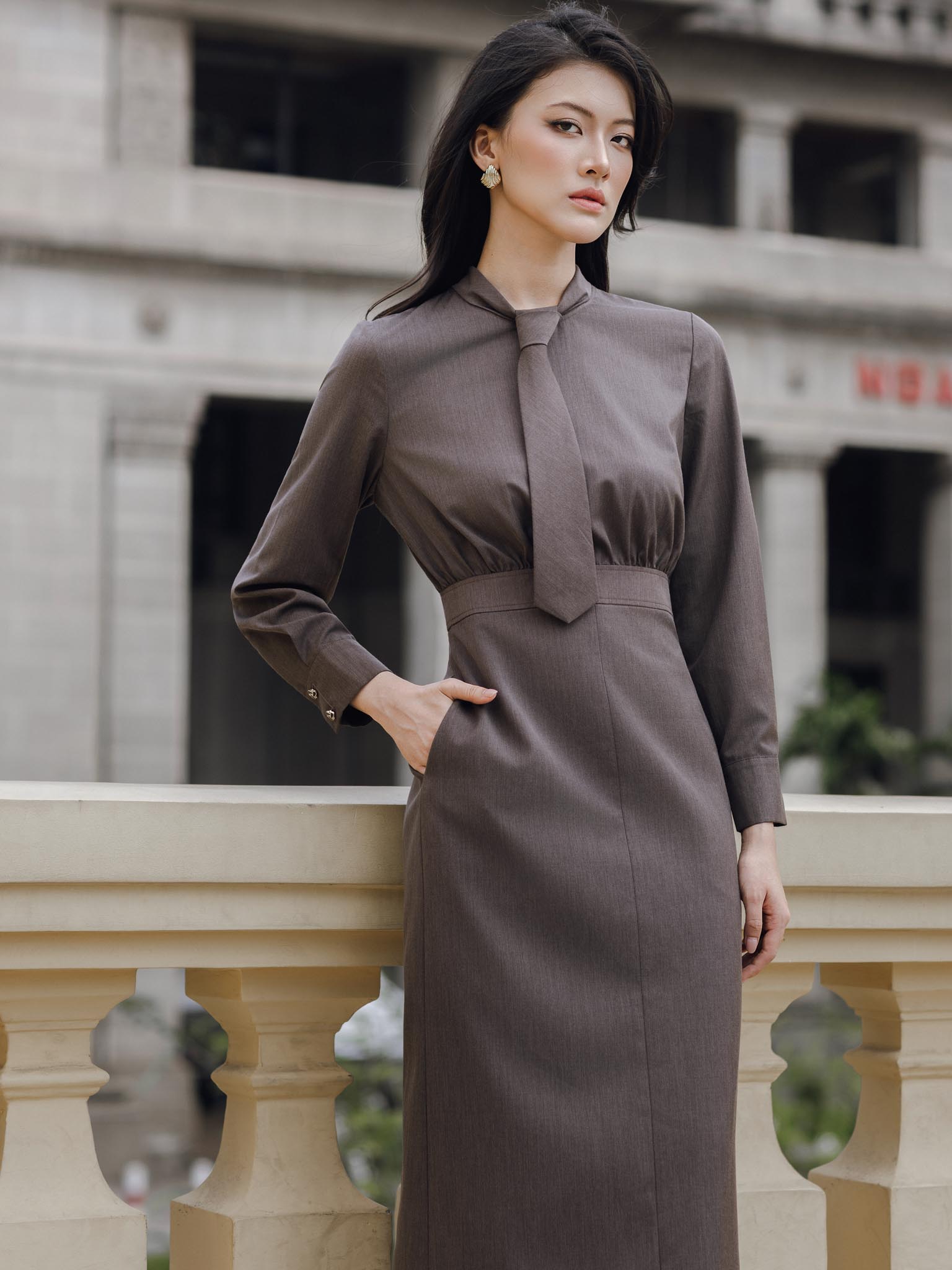 Váy dài tay cổ cà vạt