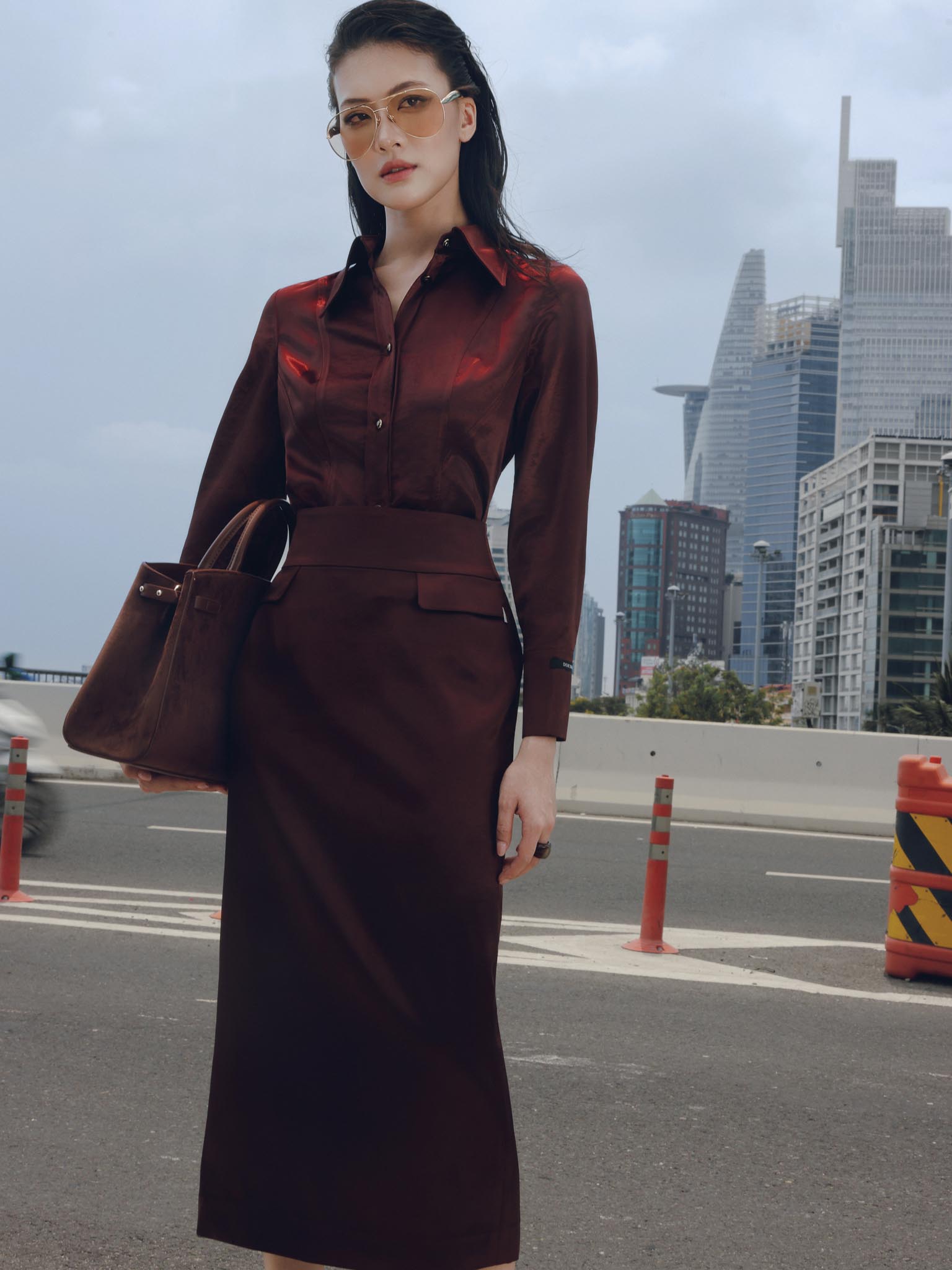 Chân váy lụa midi 2 nắp túi