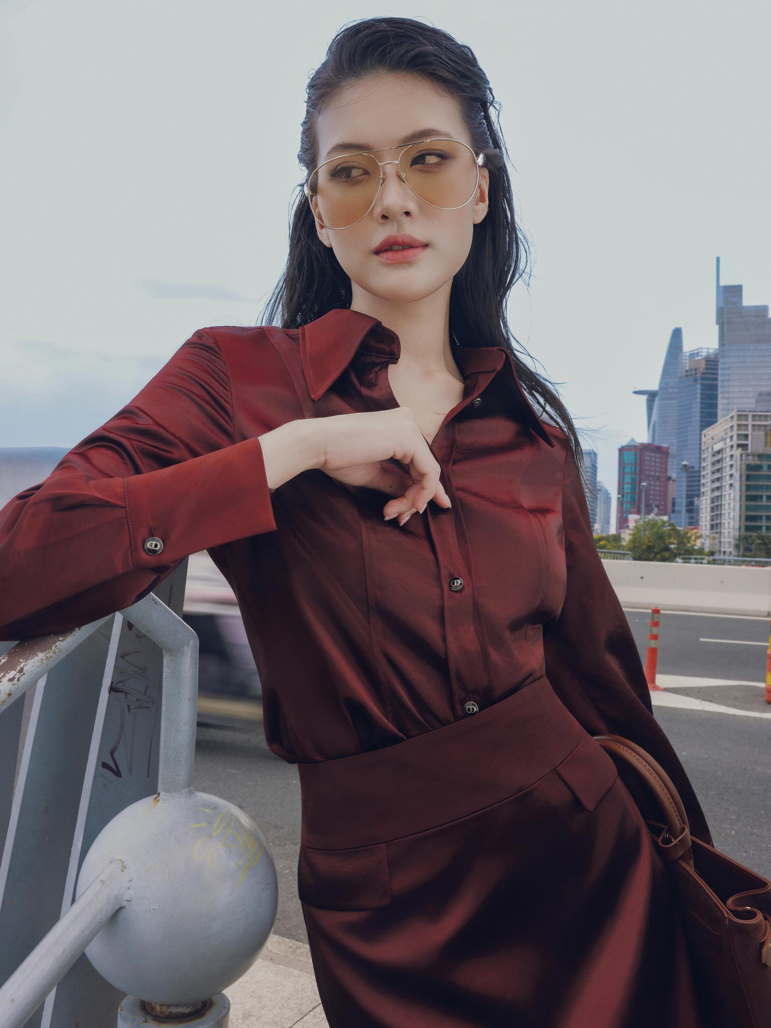 Áo sơ mi lụa cổ vạt nhọn