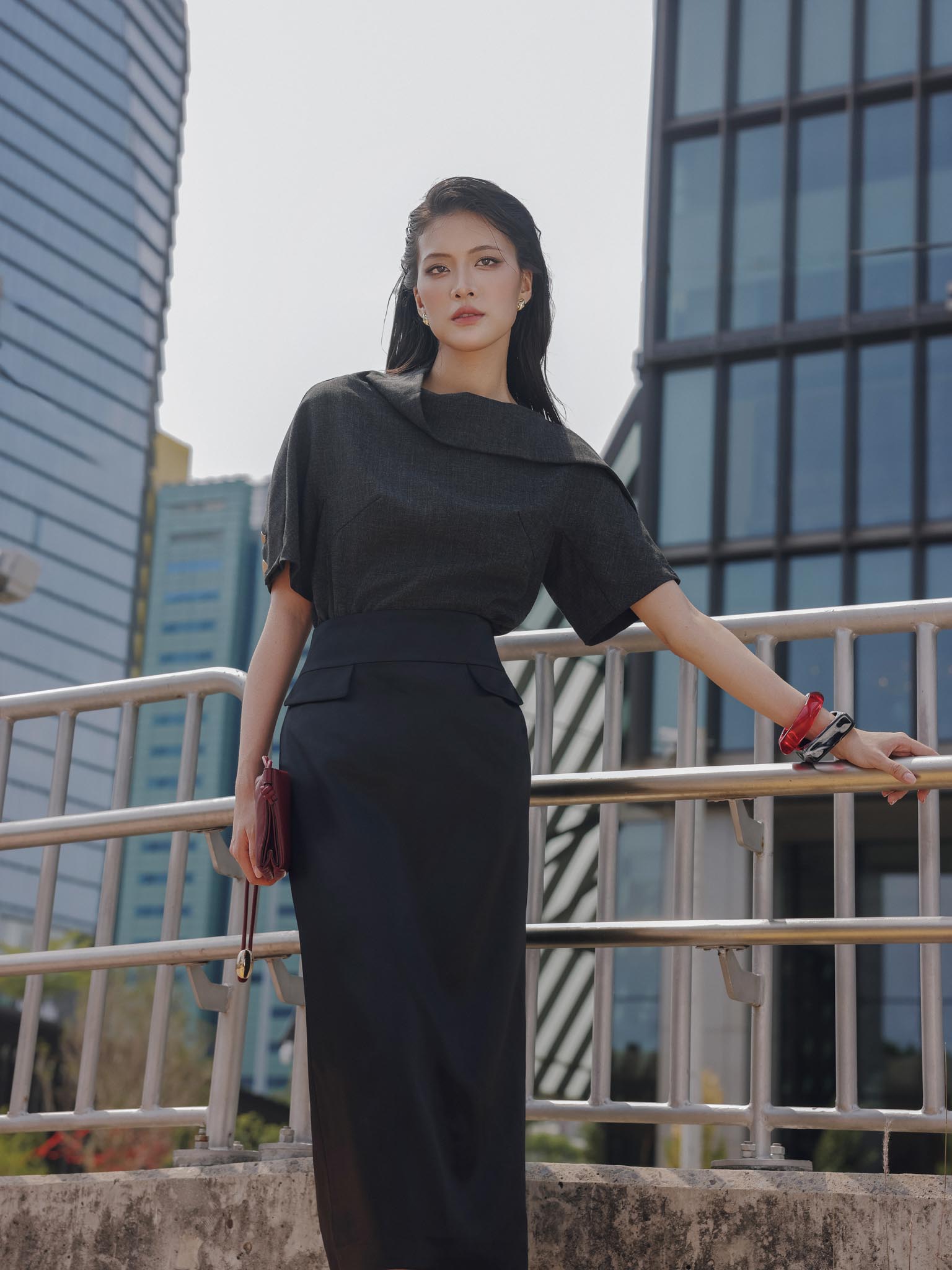 Chân váy lụa midi 2 nắp túi